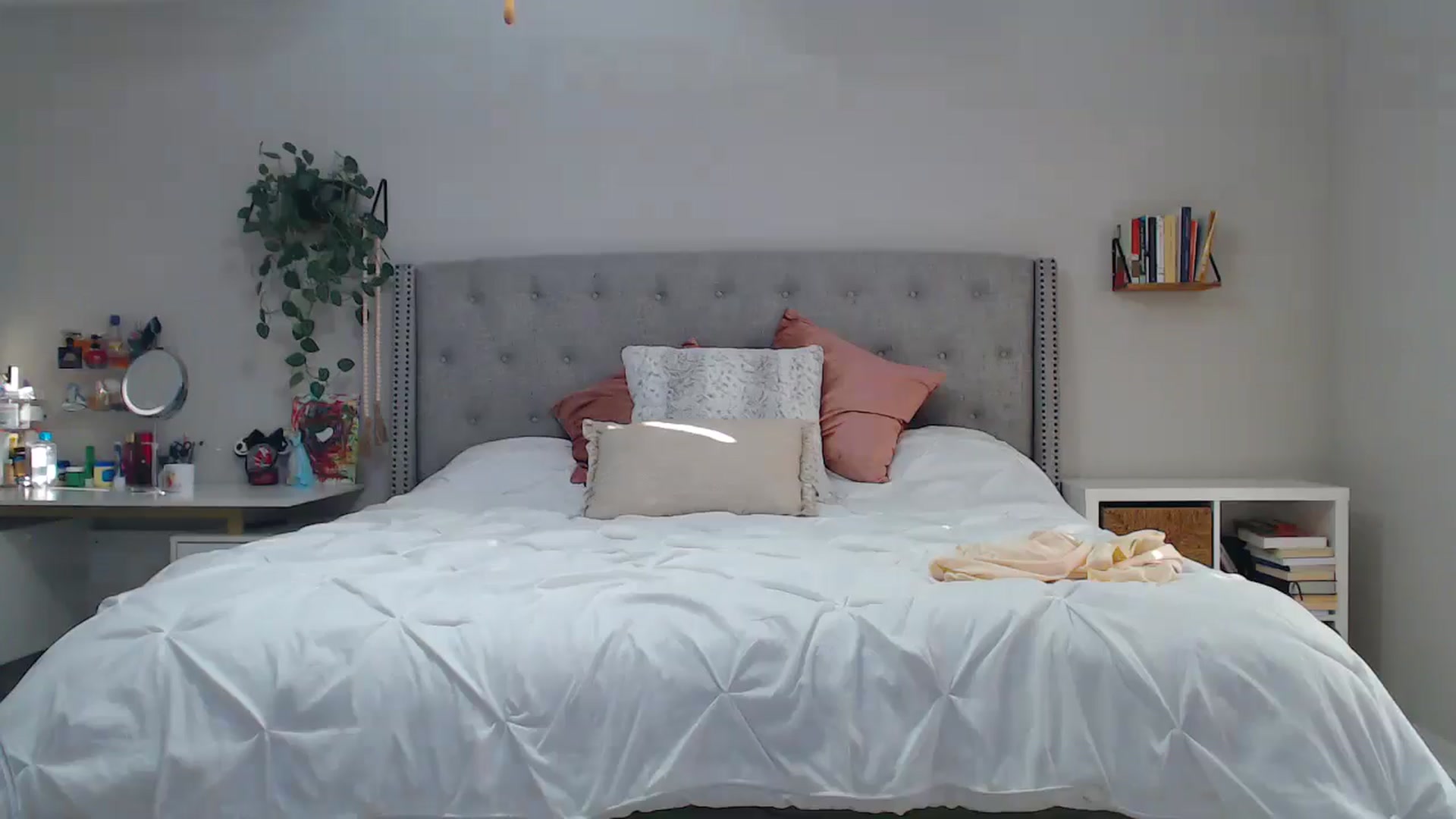 Gallery image thumbnail from SofiDiamond_'s myfreecams stream on, 05/16/2025, 23:41 image 9 of 20