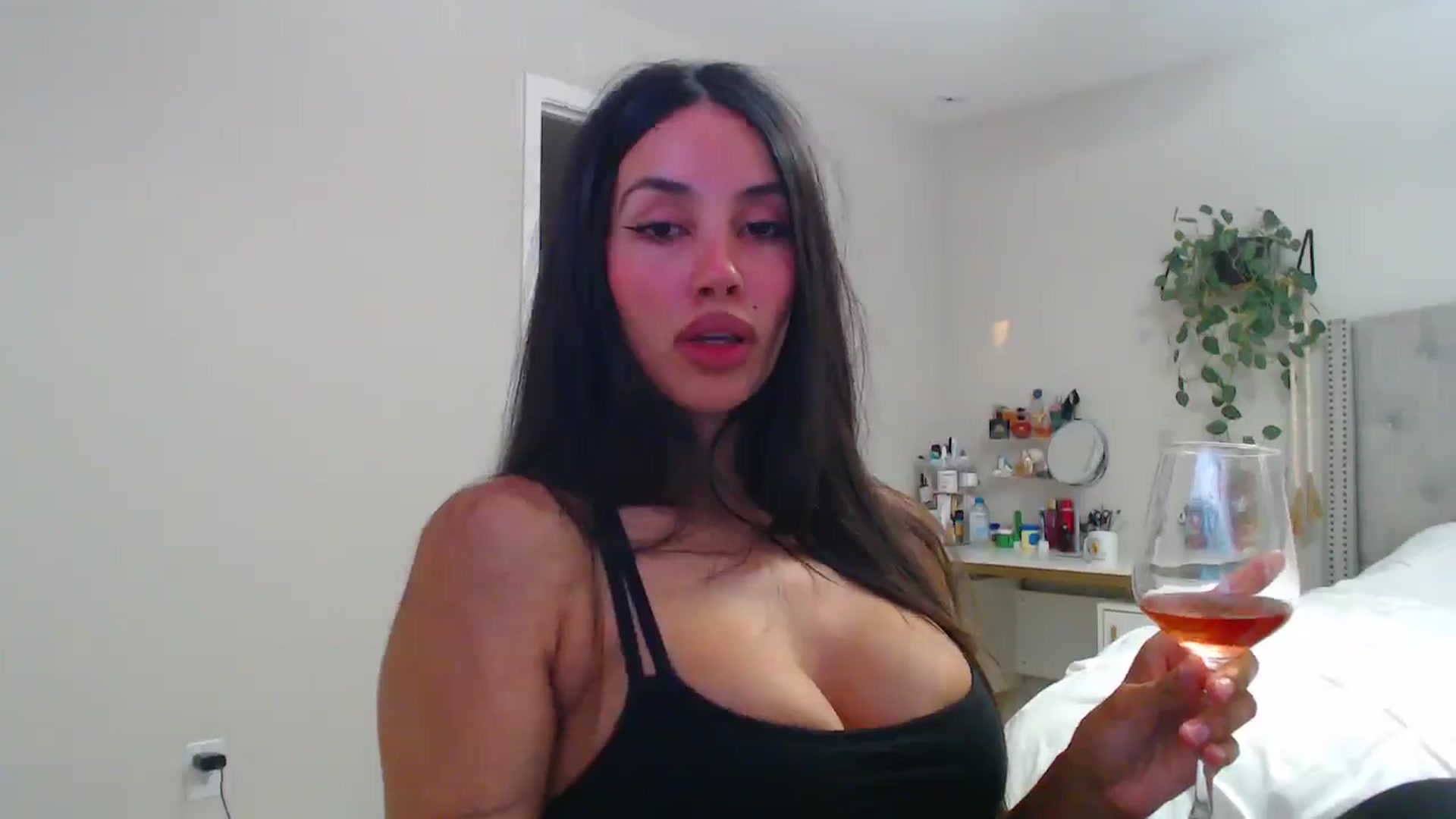 Gallery image thumbnail from SofiDiamond_'s myfreecams stream on, 05/17/2025, 24:00 image 11 of 20