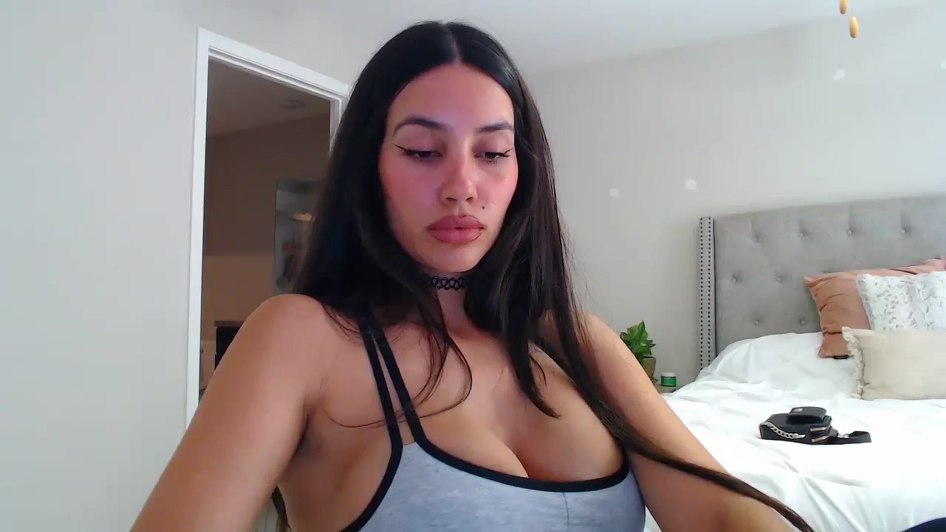 Gallery image thumbnail from SofiDiamond_'s myfreecams stream on, 05/24/2025, 21:59 image 9 of 20