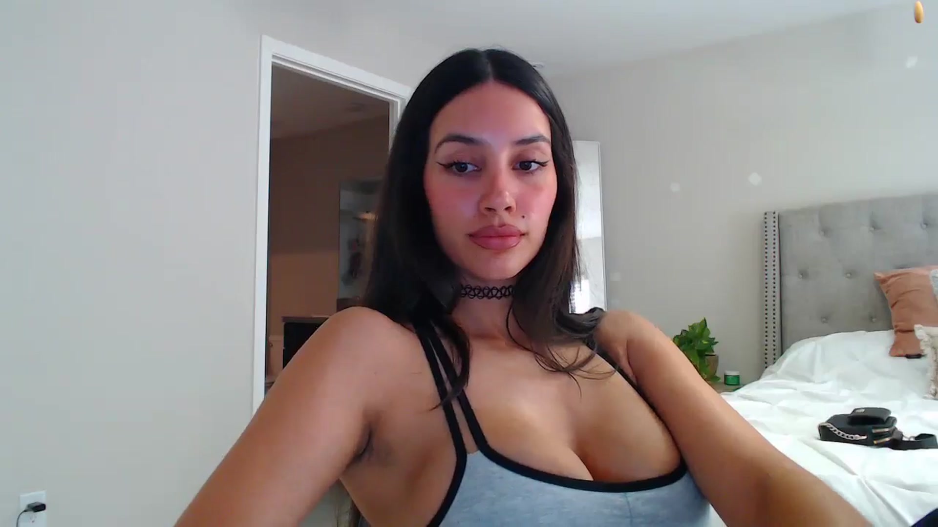 Gallery image thumbnail from SofiDiamond_'s myfreecams stream on, 05/24/2025, 21:59 image 4 of 20