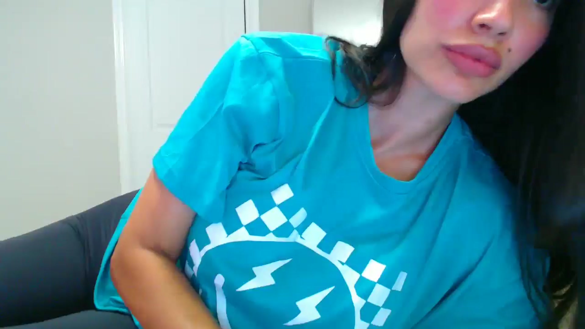 Gallery image thumbnail from SofiDiamond_'s myfreecams stream on, 05/31/2025, 23:53 image 17 of 20