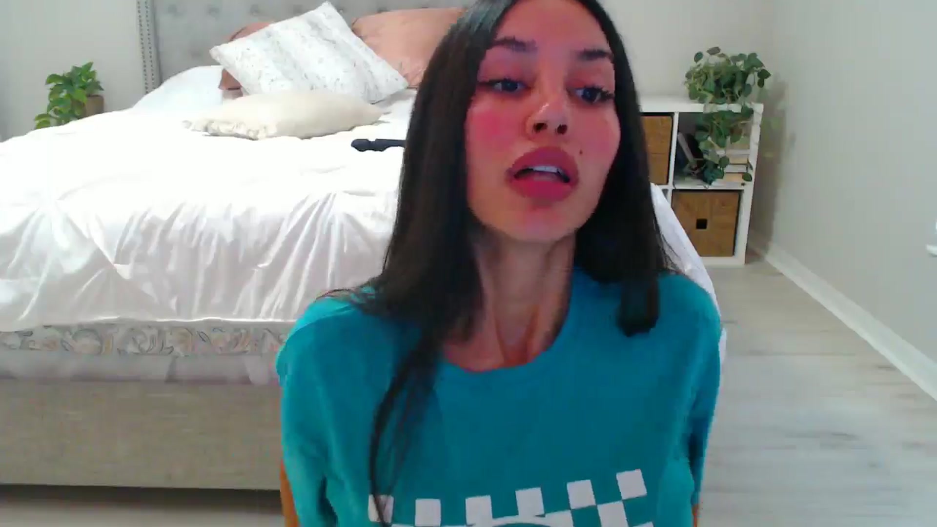 Gallery image thumbnail from SofiDiamond_'s myfreecams stream on, 06/01/2025, 24:07 image 19 of 20