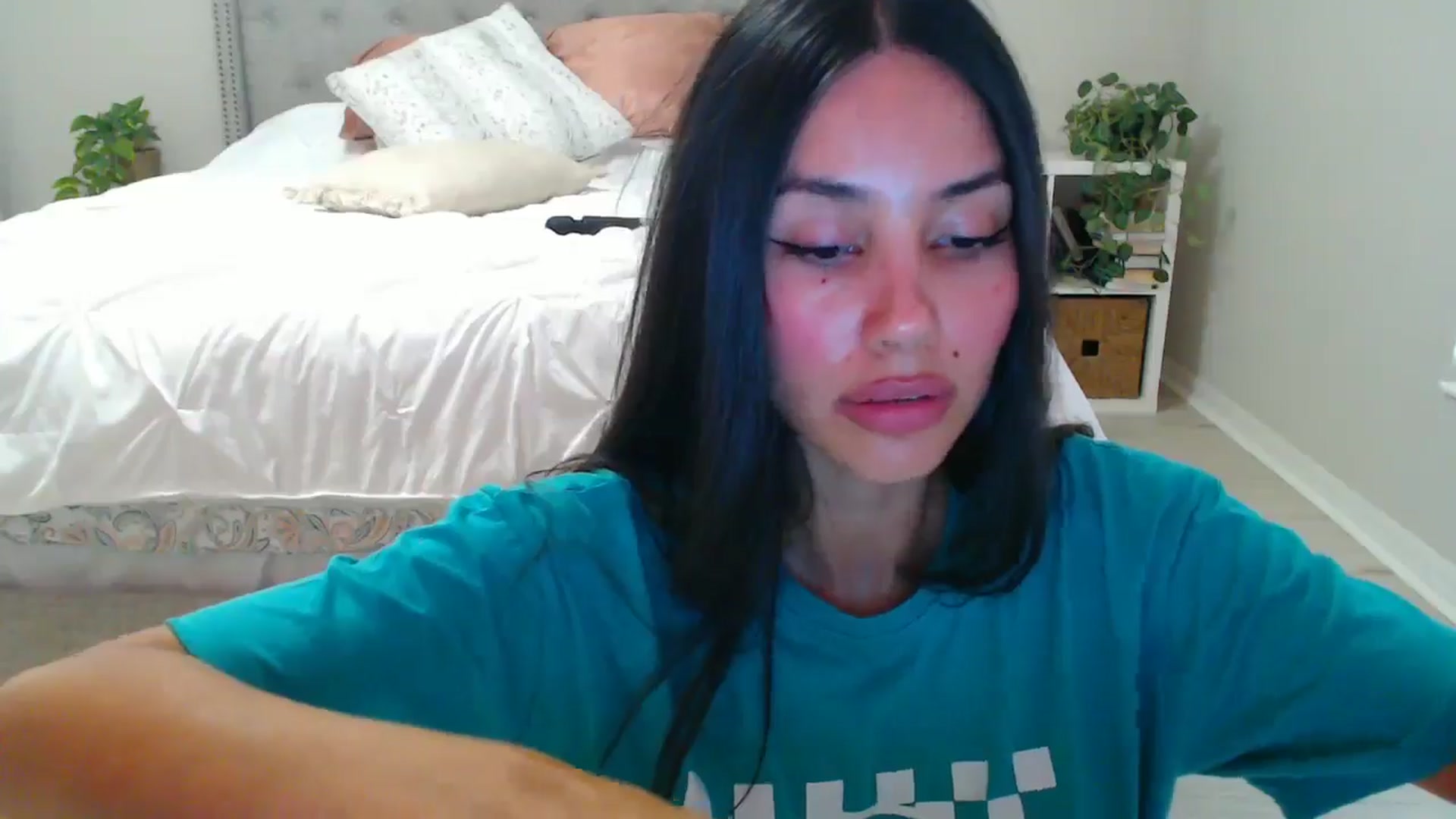 Gallery image thumbnail from SofiDiamond_'s myfreecams stream on, 06/01/2025, 24:07 image 14 of 20