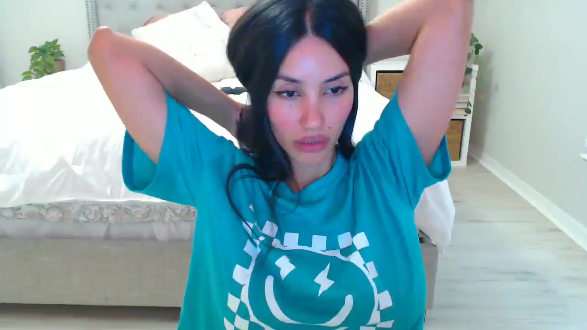 Gallery image thumbnail from SofiDiamond_'s myfreecams stream on, 06/01/2025, 24:07 image 20 of 20
