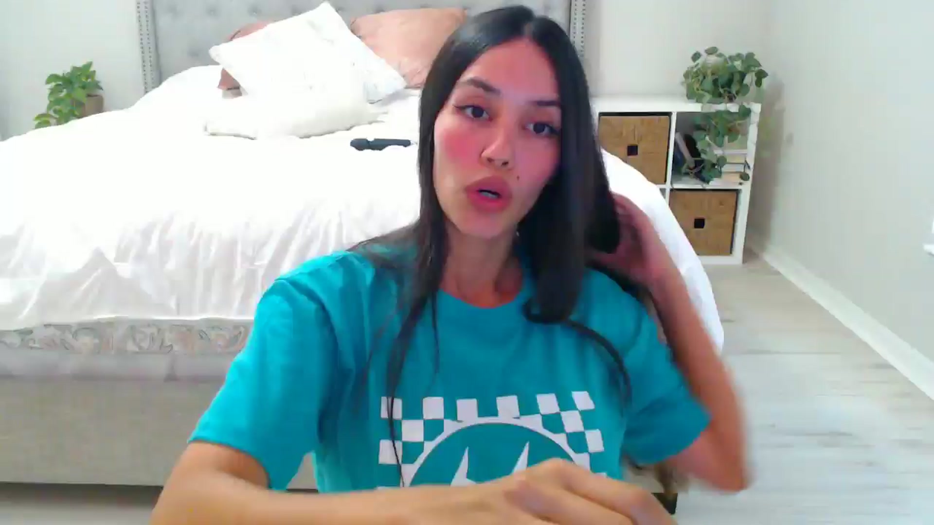 Gallery image thumbnail from SofiDiamond_'s myfreecams stream on, 06/01/2025, 24:07 image 15 of 20