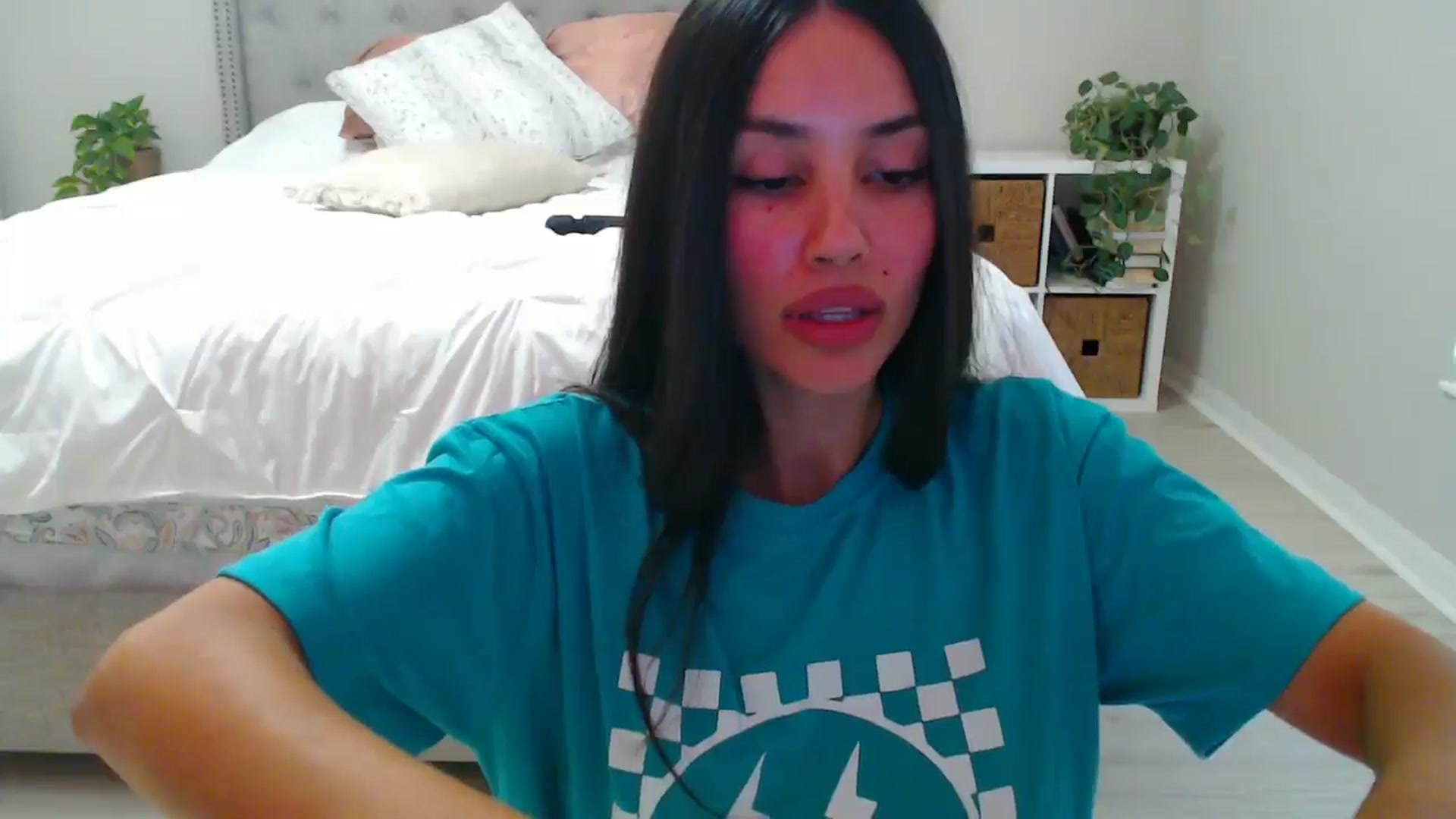 Gallery image thumbnail from SofiDiamond_'s myfreecams stream on, 06/01/2025, 24:07 image 17 of 20