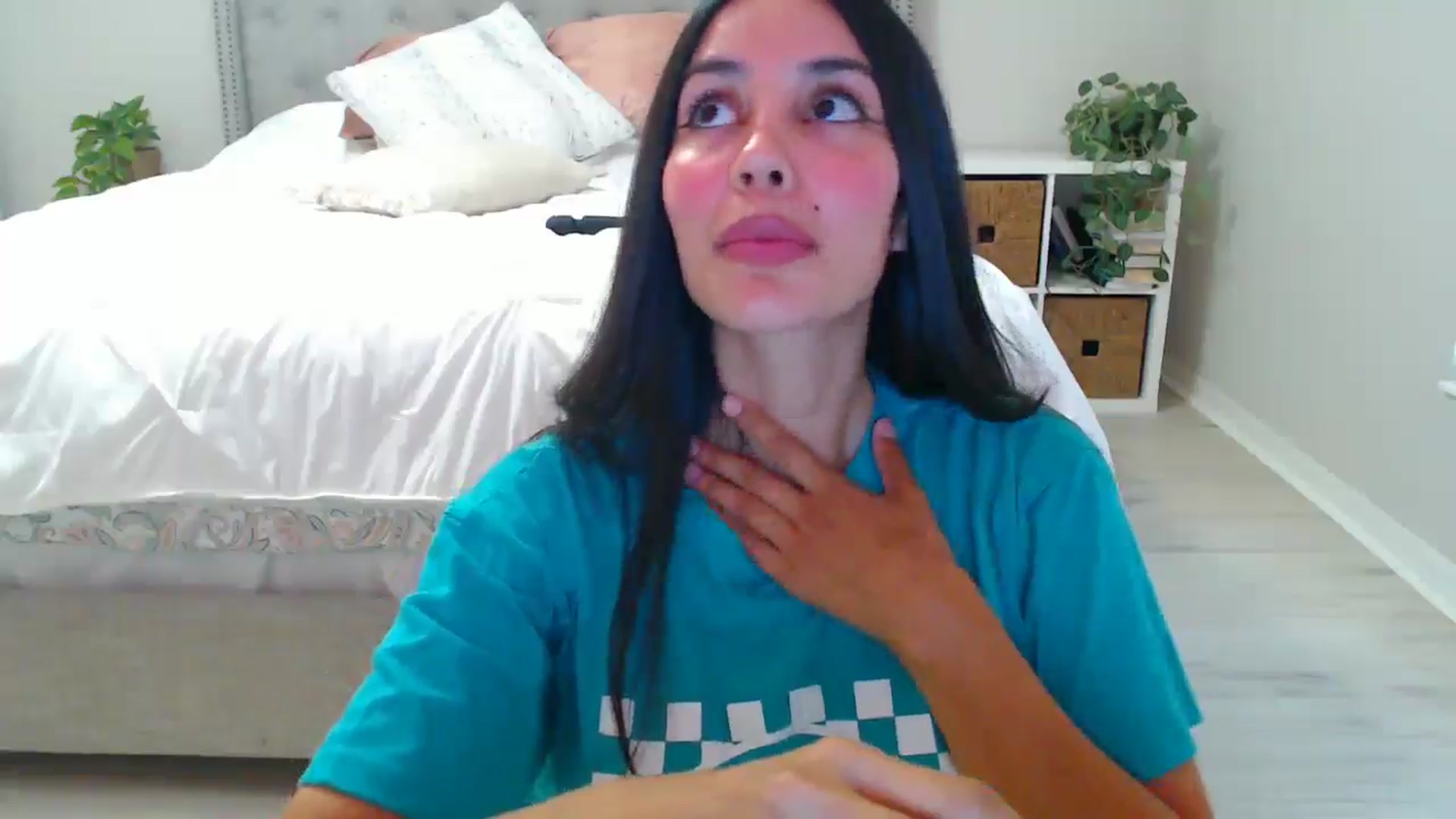 Gallery image thumbnail from SofiDiamond_'s myfreecams stream on, 06/01/2025, 24:07 image 18 of 20