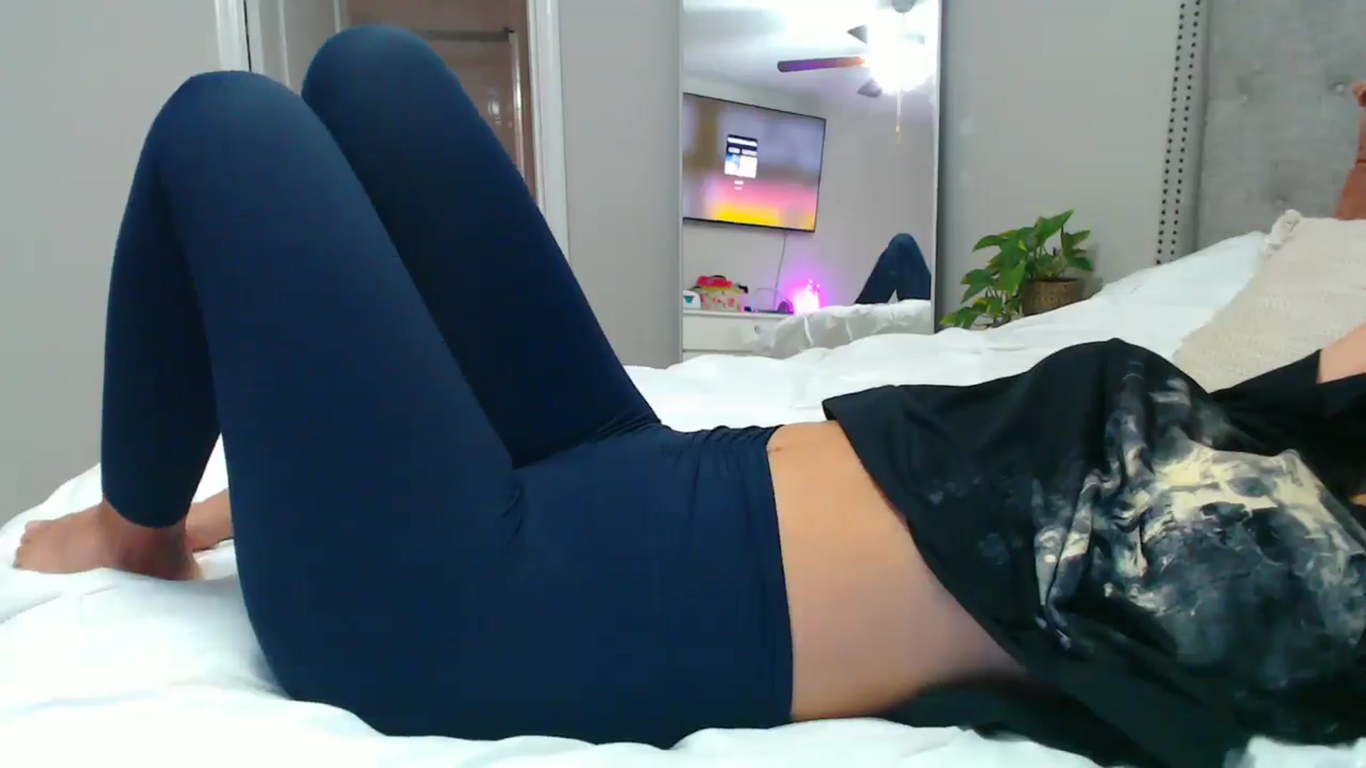 Gallery image thumbnail from SofiDiamond_'s myfreecams stream on, 06/05/2025, 24:25 image 11 of 20
