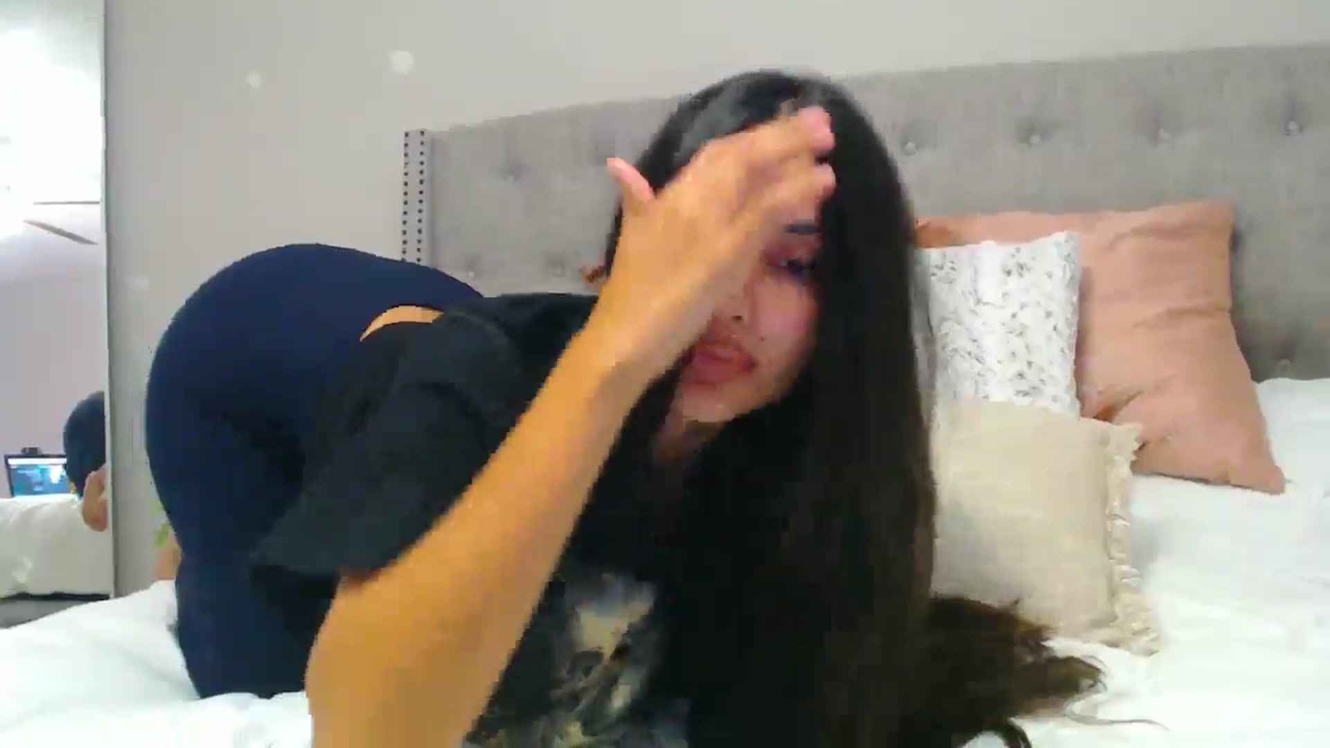 Gallery image thumbnail from SofiDiamond_'s myfreecams stream on, 06/05/2025, 24:42 image 20 of 20