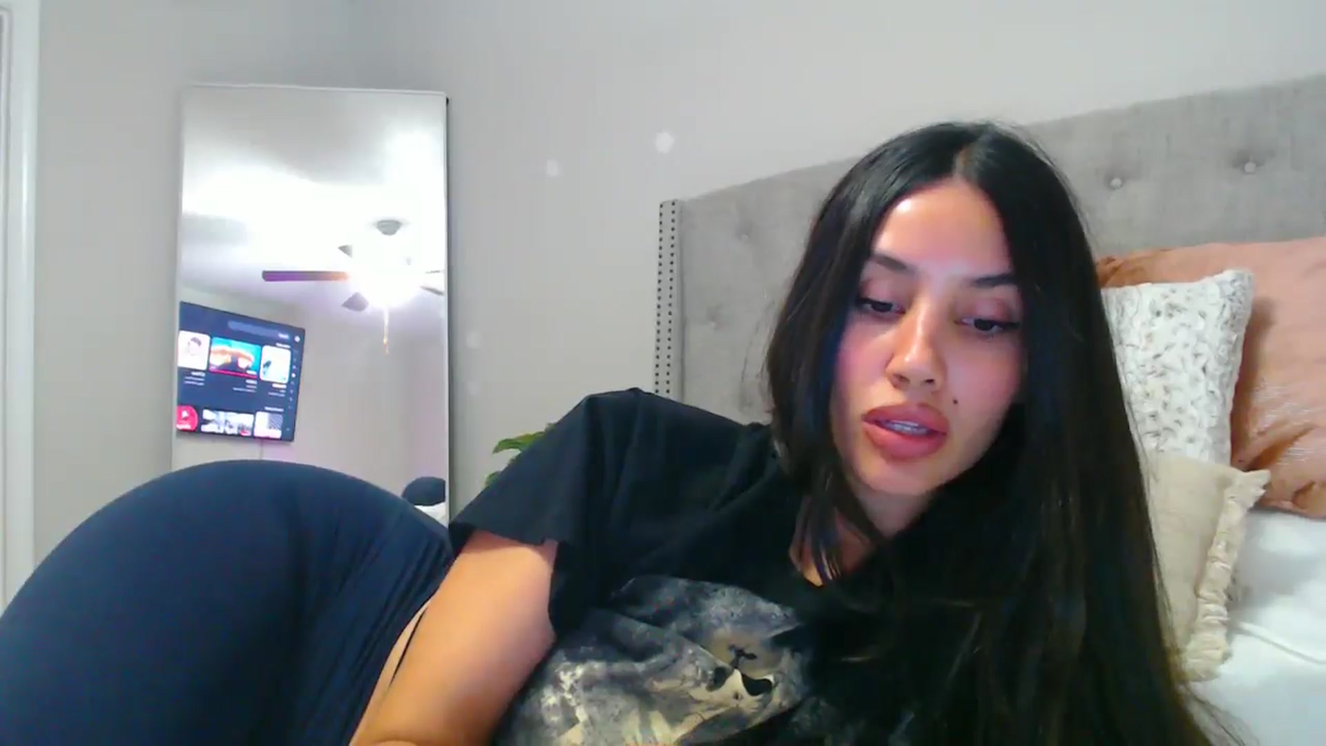 Gallery image thumbnail from SofiDiamond_'s myfreecams stream on, 06/05/2025, 24:42 image 4 of 20