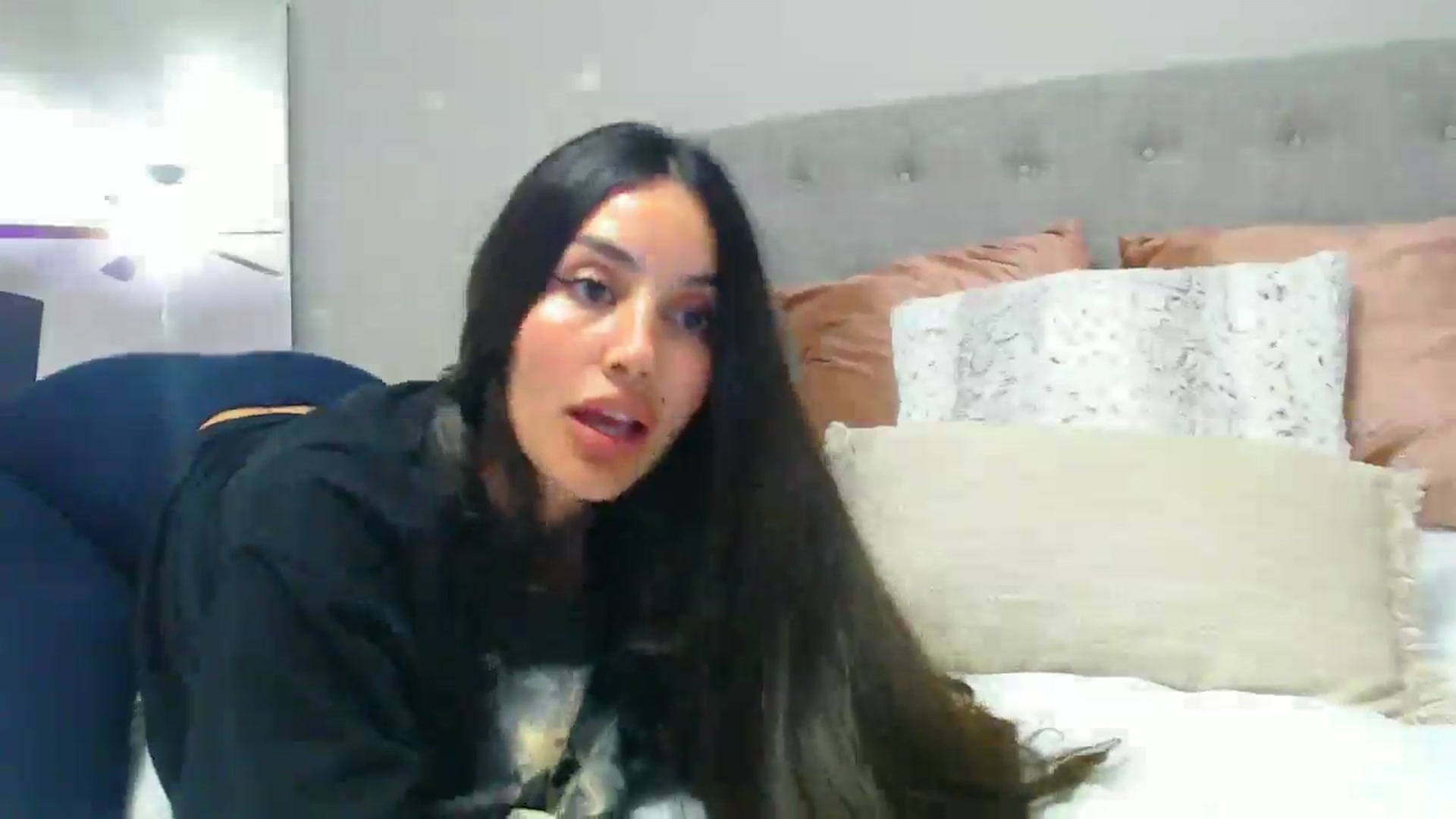 Gallery image thumbnail from SofiDiamond_'s myfreecams stream on, 06/05/2025, 24:42 image 17 of 20