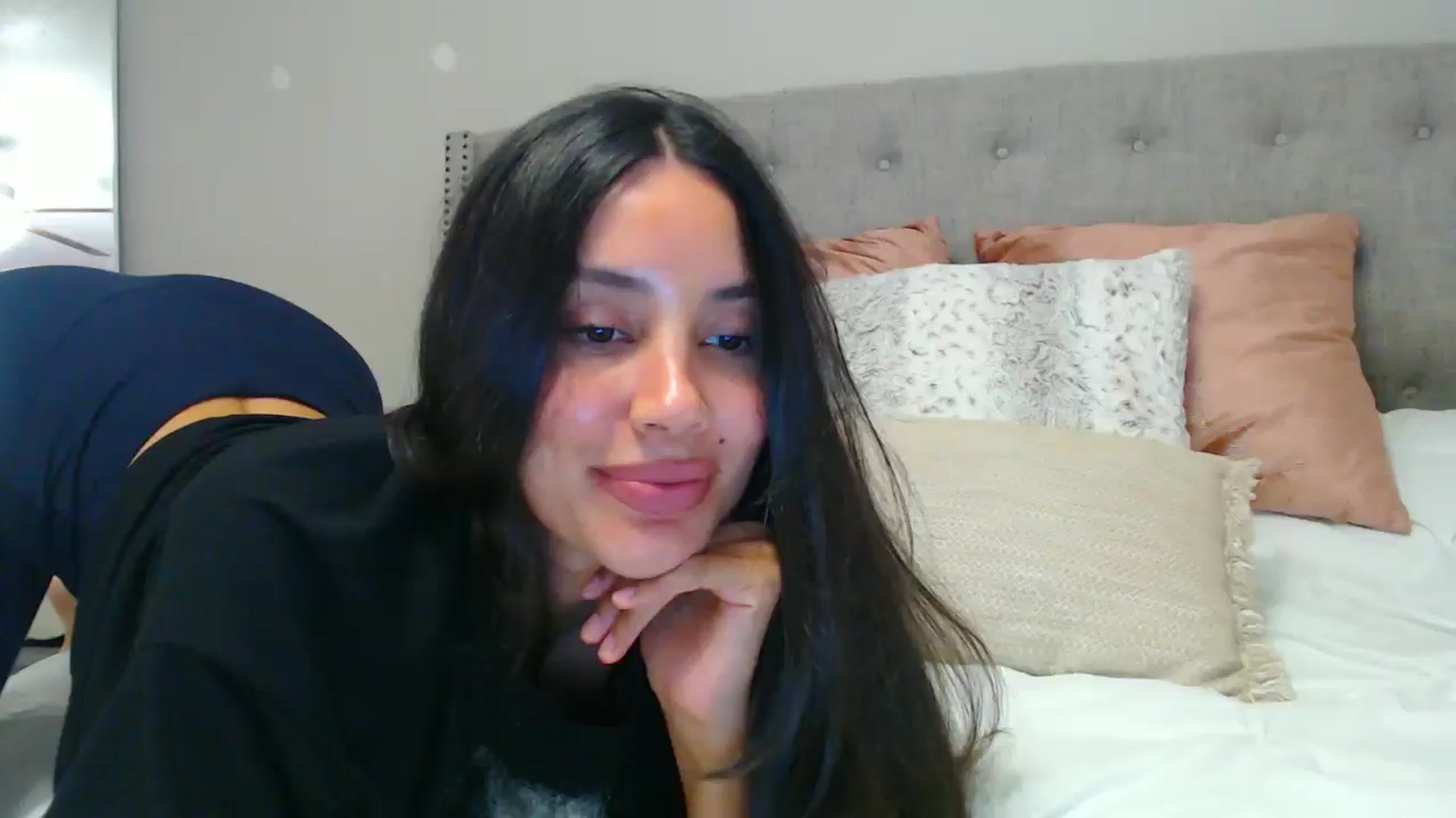 Gallery image thumbnail from SofiDiamond_'s myfreecams stream on, 06/05/2025, 24:42 image 19 of 20