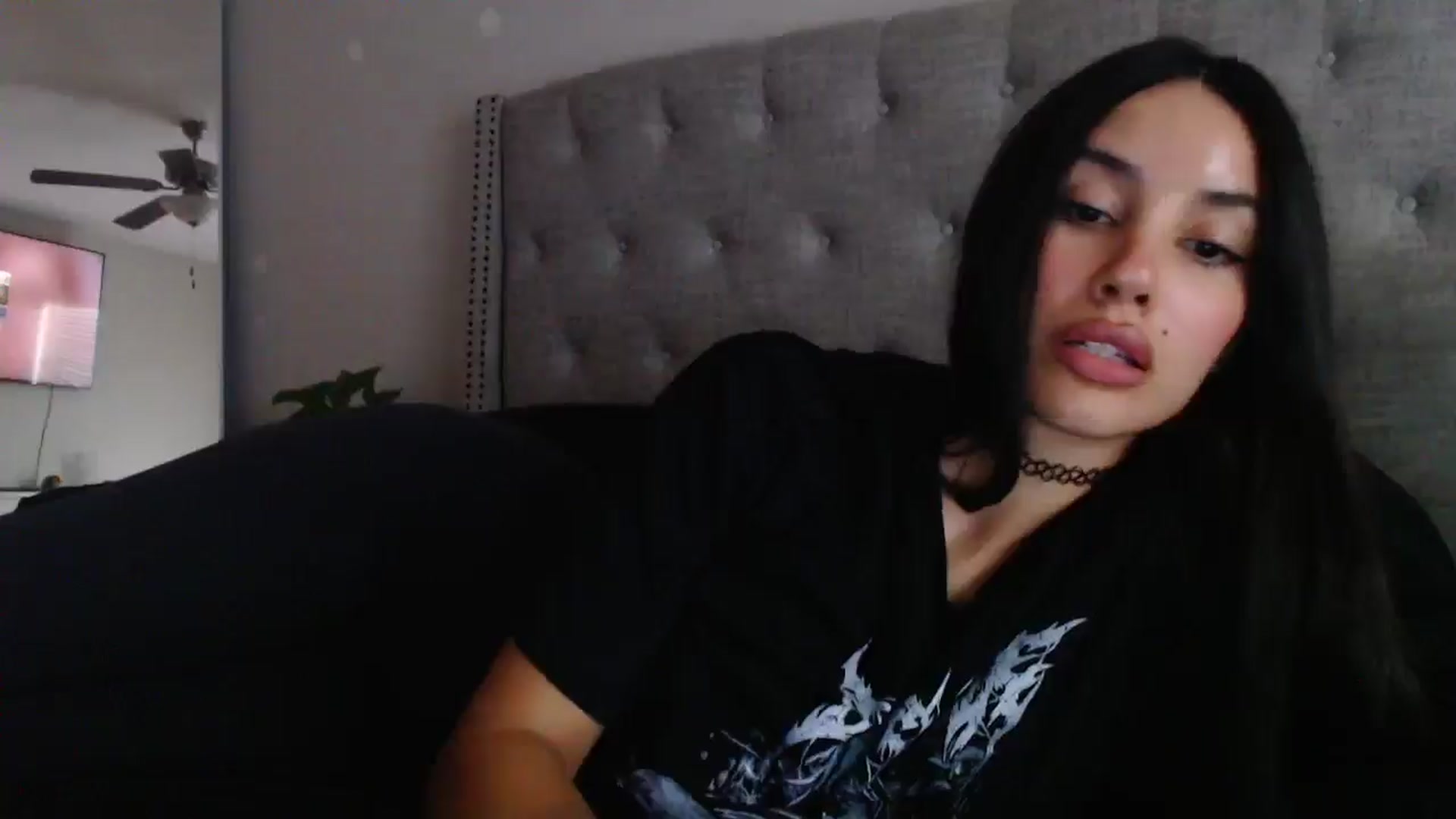 Gallery image thumbnail from SofiDiamond_'s myfreecams stream on, 06/07/2025, 18:33 image 8 of 20