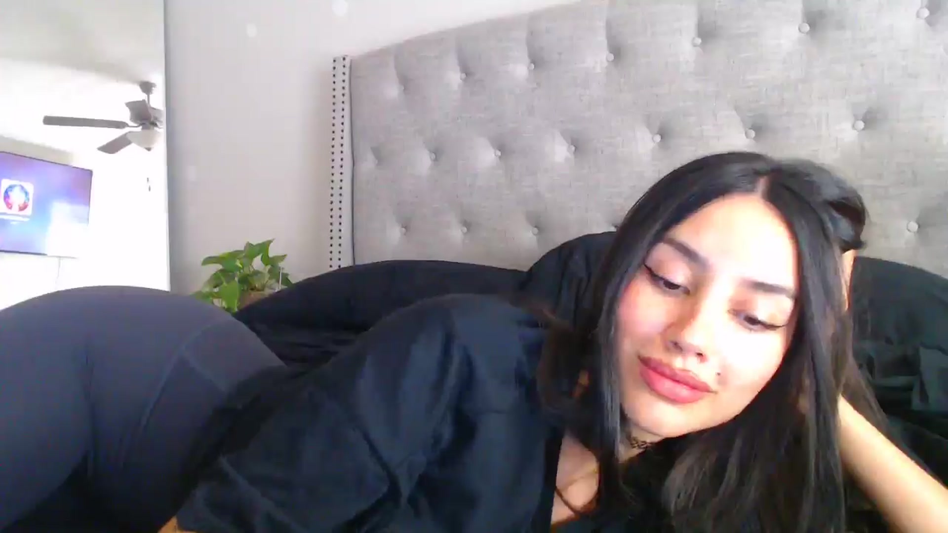 Gallery image thumbnail from SofiDiamond_'s myfreecams stream on, 06/07/2025, 20:22 image 13 of 20