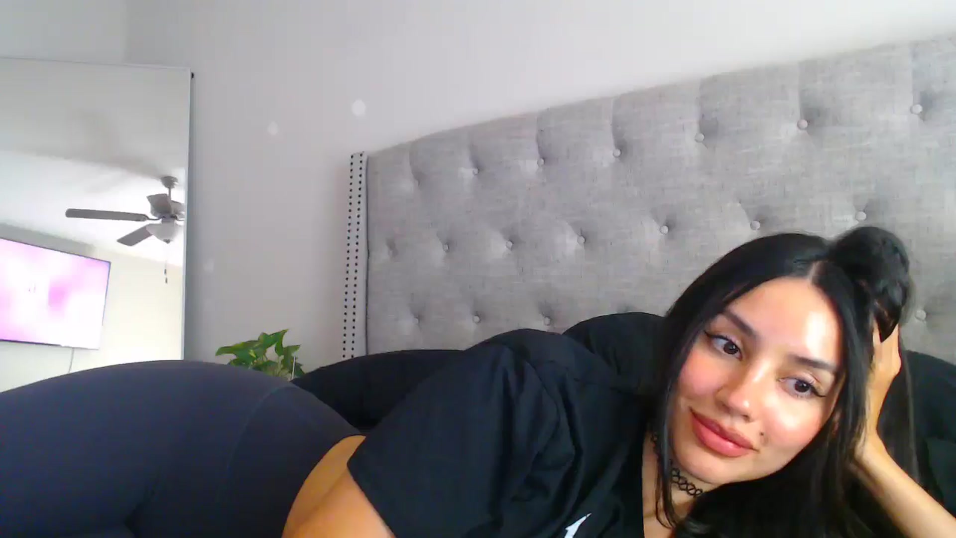 Gallery image thumbnail from SofiDiamond_'s myfreecams stream on, 06/07/2025, 20:22 image 3 of 20