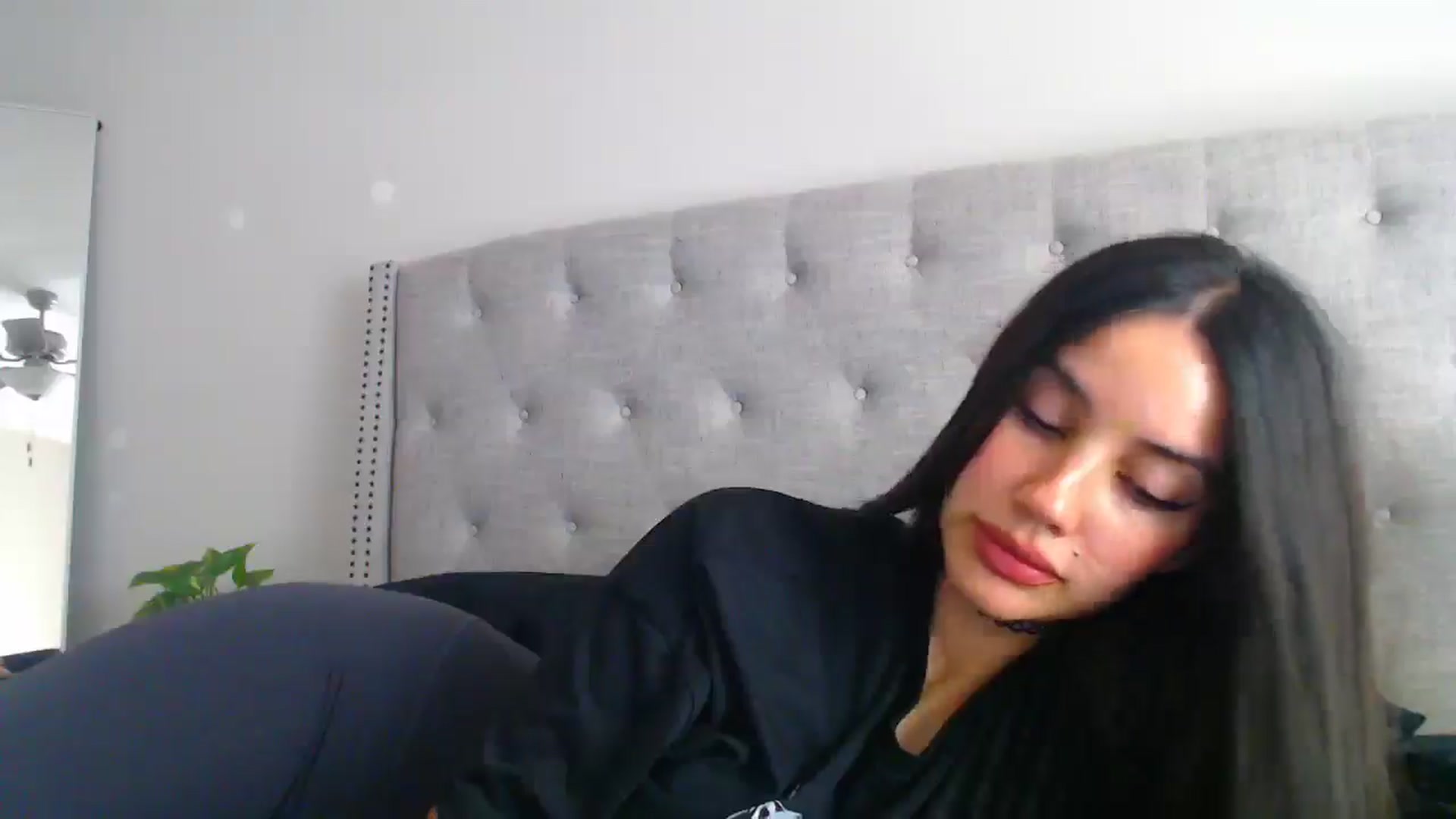 Gallery image thumbnail from SofiDiamond_'s myfreecams stream on, 06/07/2025, 20:22 image 19 of 20