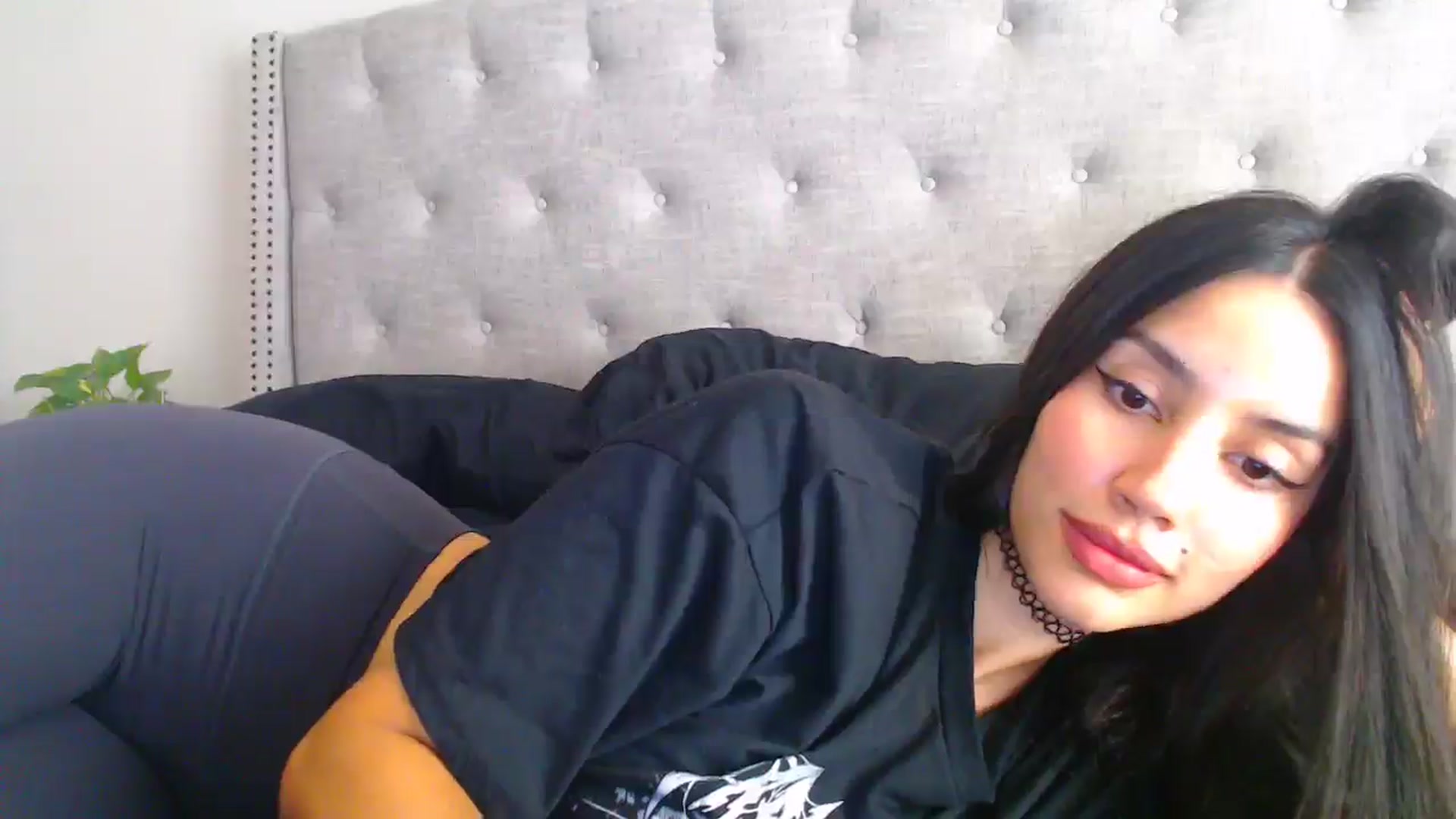 Gallery image thumbnail from SofiDiamond_'s myfreecams stream on, 06/07/2025, 20:22 image 17 of 20