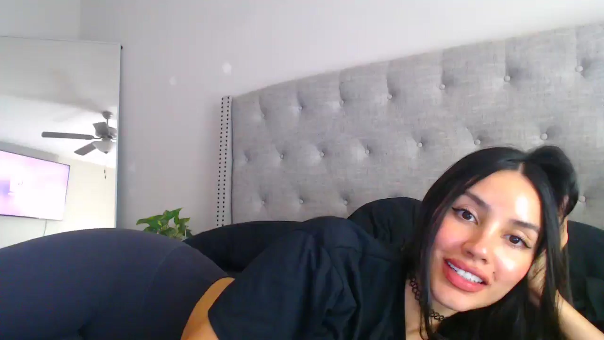 Gallery image thumbnail from SofiDiamond_'s myfreecams stream on, 06/07/2025, 20:22 image 4 of 20