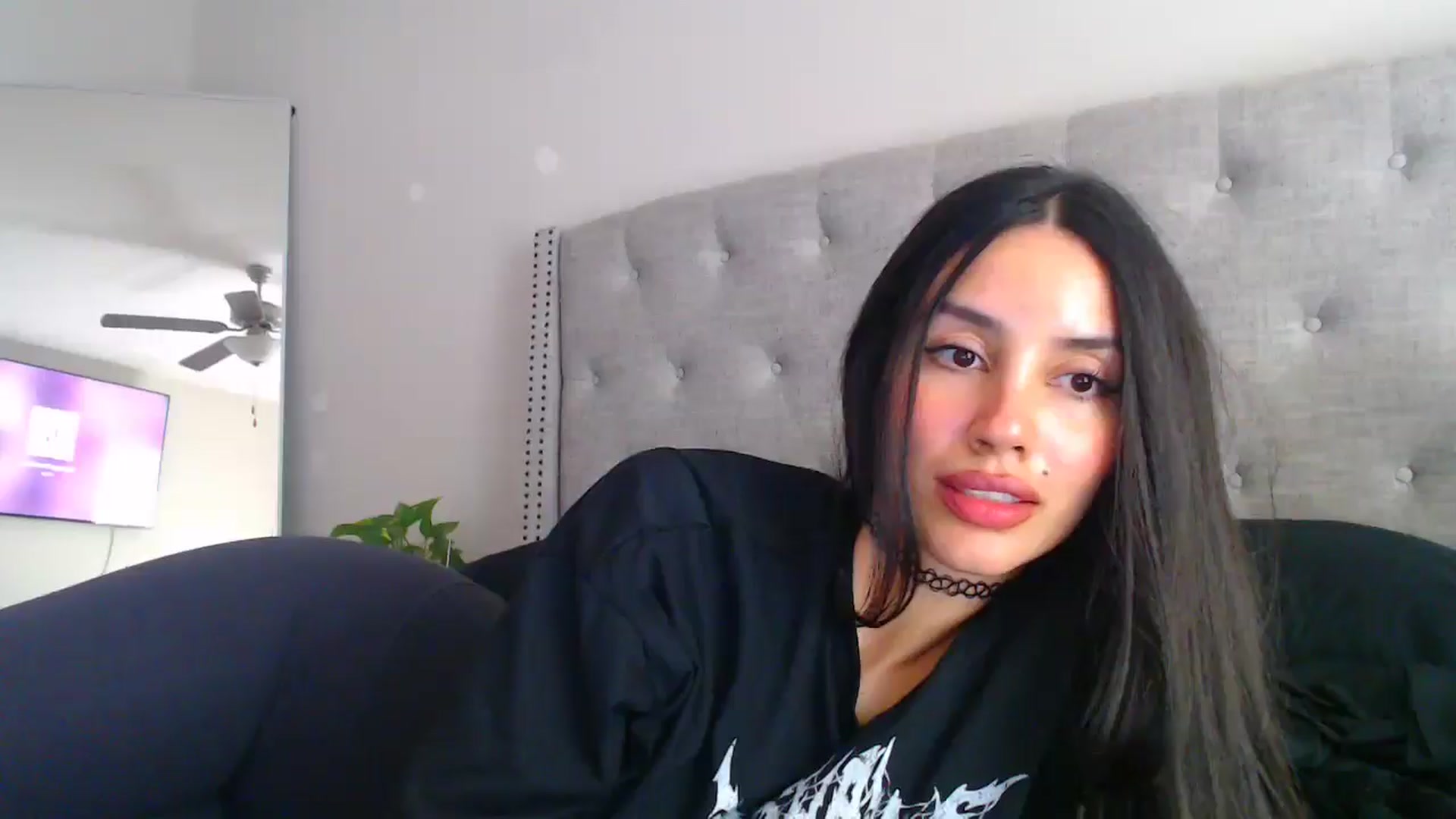 Gallery image thumbnail from SofiDiamond_'s myfreecams stream on, 06/07/2025, 20:22 image 2 of 20