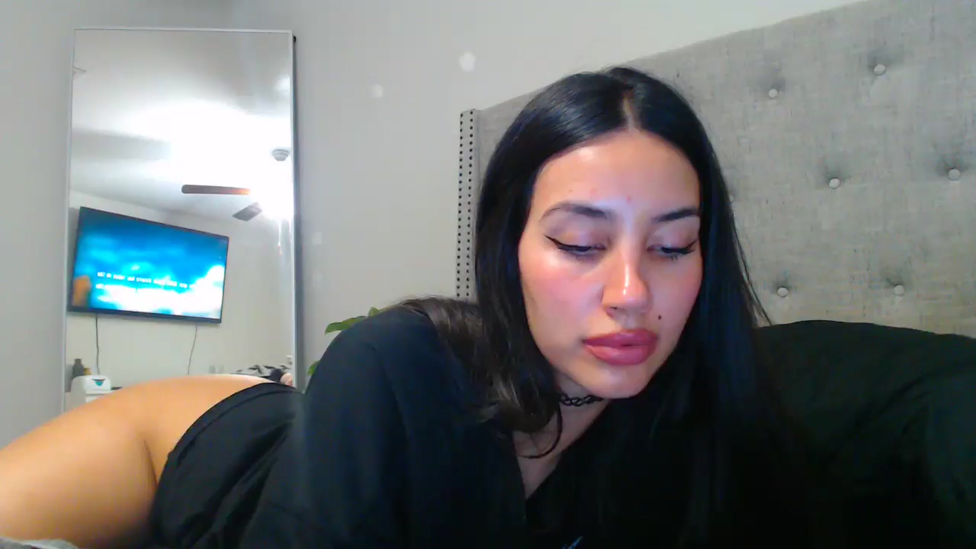 Gallery image thumbnail from SofiDiamond_'s myfreecams stream on, 06/08/2025, 24:24 image 4 of 20