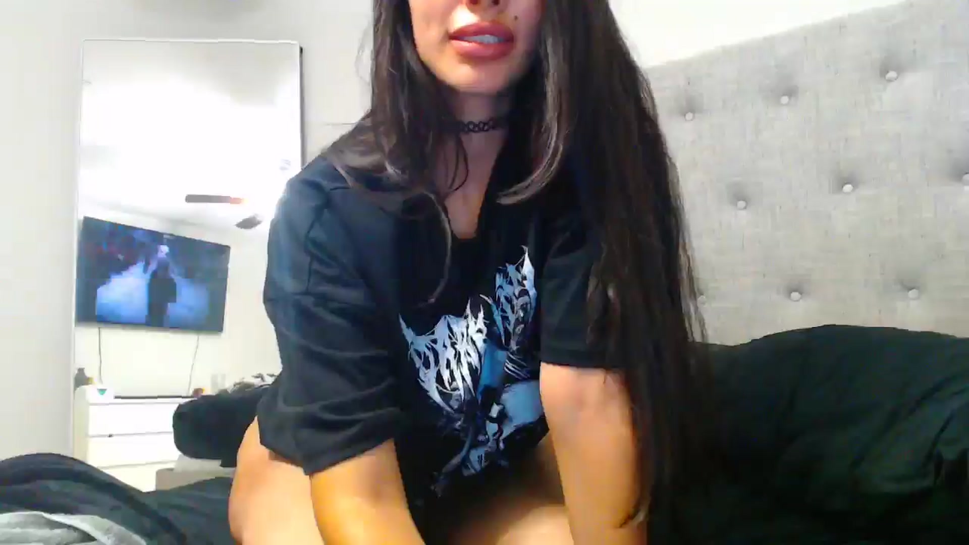 Gallery image thumbnail from SofiDiamond_'s myfreecams stream on, 06/08/2025, 24:24 image 18 of 20