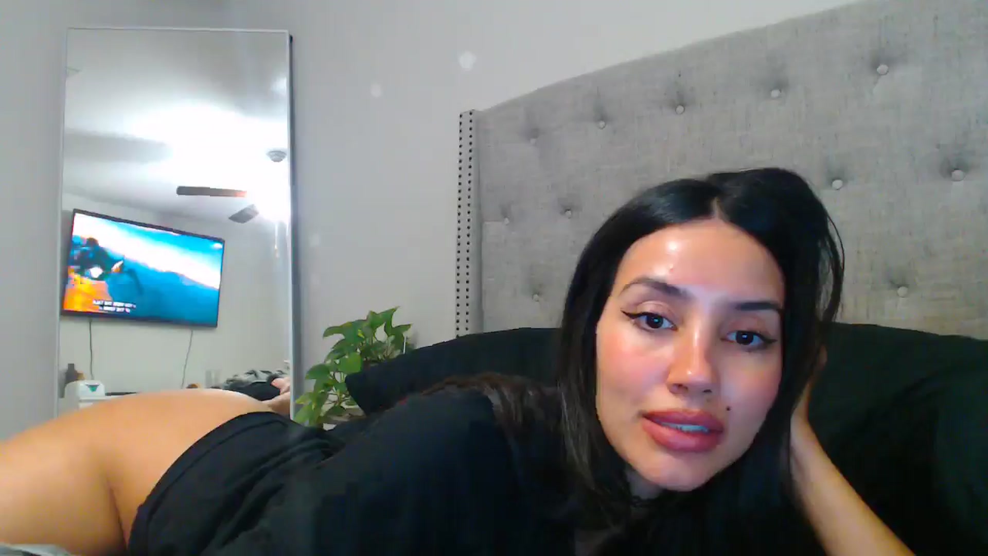 Gallery image thumbnail from SofiDiamond_'s myfreecams stream on, 06/08/2025, 24:24 image 10 of 20