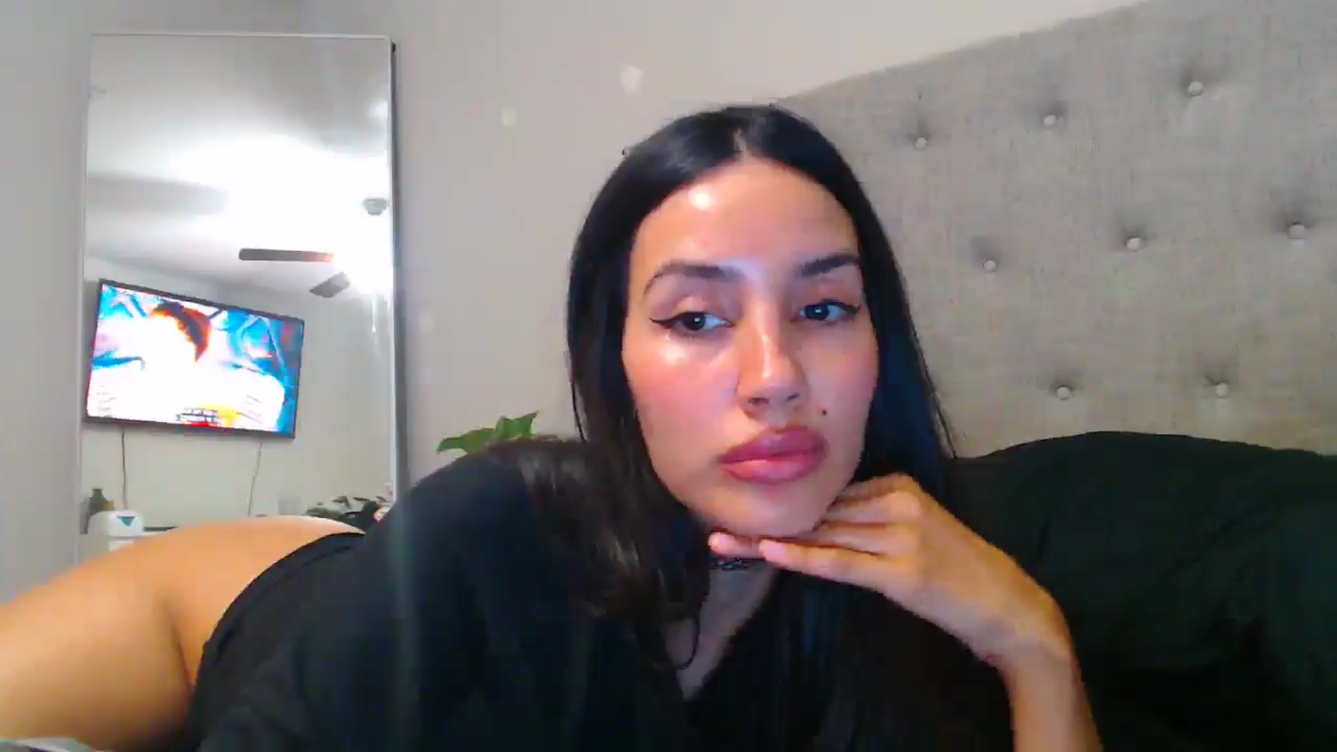 Gallery image thumbnail from SofiDiamond_'s myfreecams stream on, 06/08/2025, 24:24 image 9 of 20