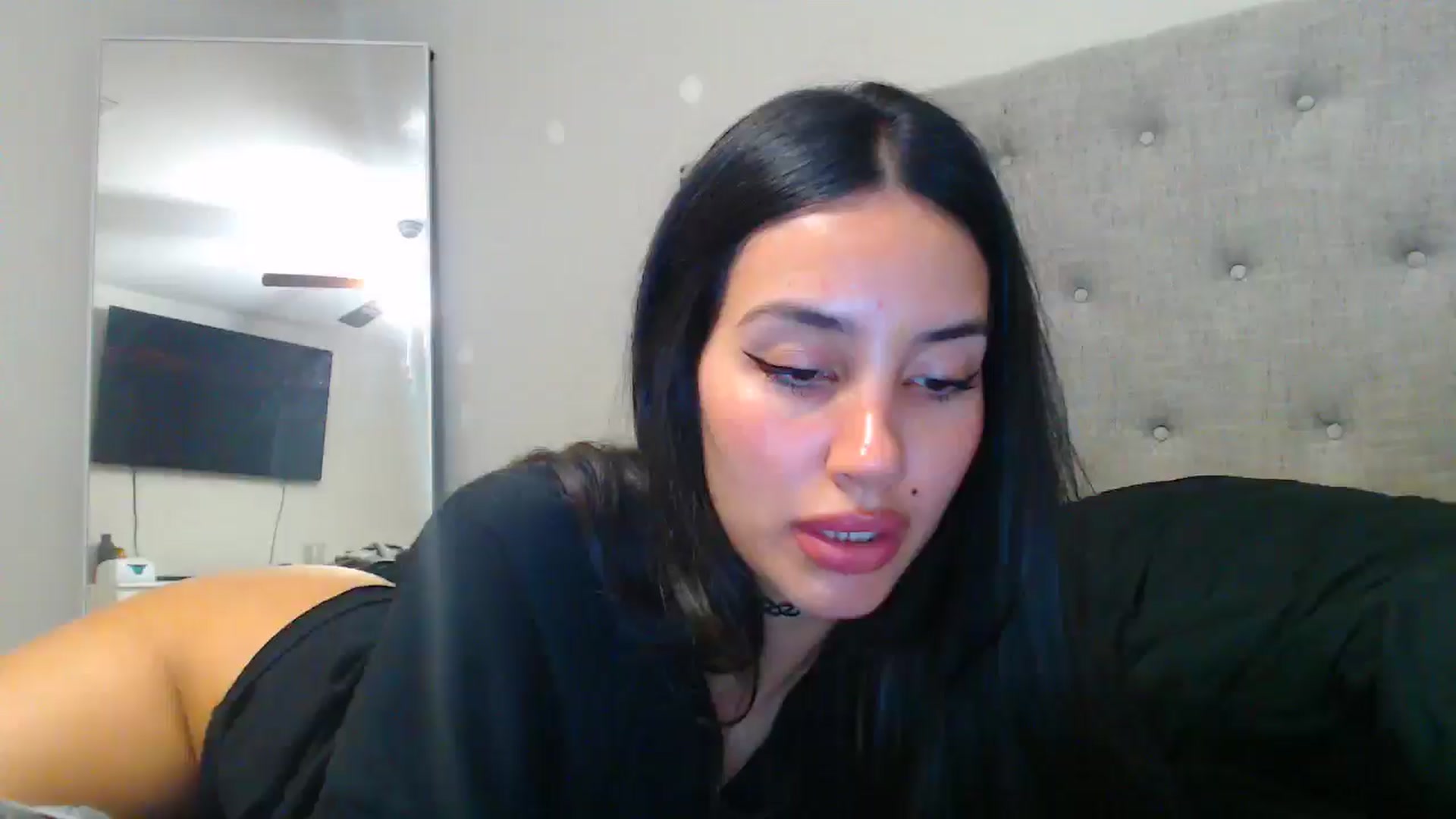Gallery image thumbnail from SofiDiamond_'s myfreecams stream on, 06/08/2025, 24:24 image 11 of 20