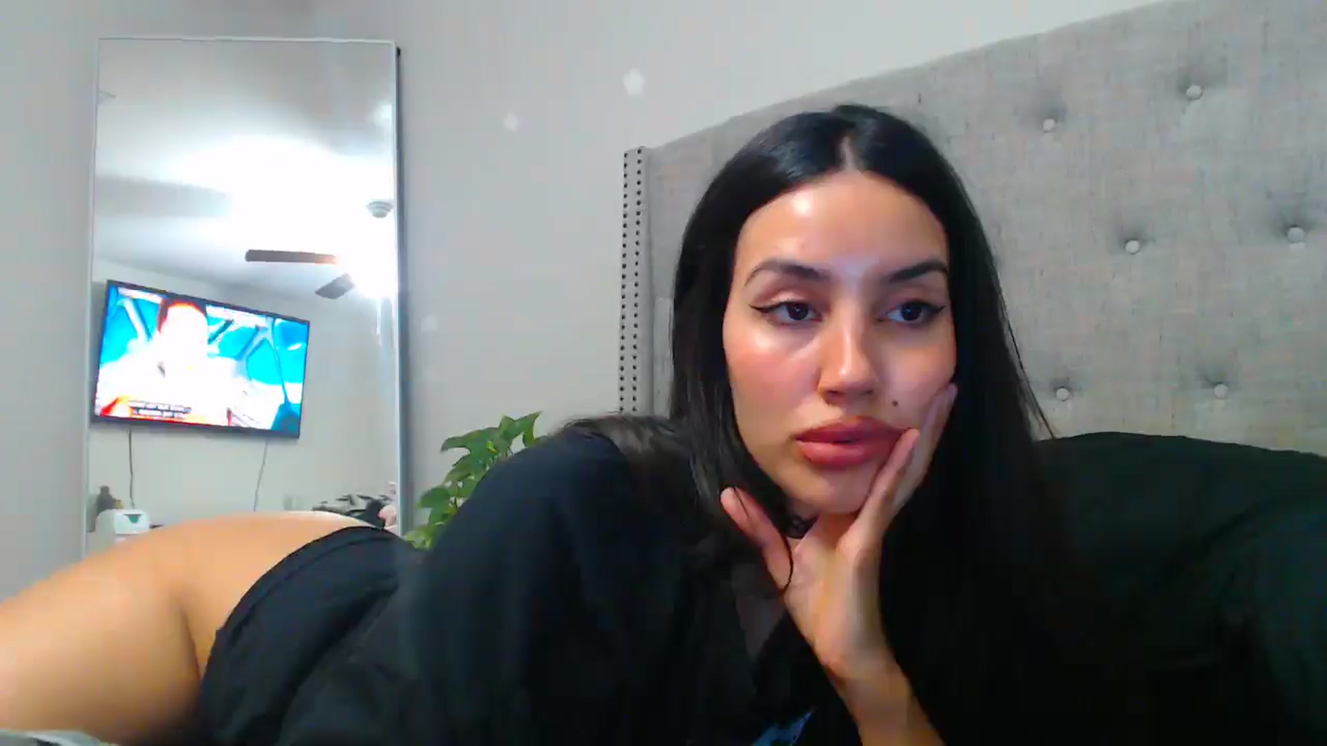 Gallery image thumbnail from SofiDiamond_'s myfreecams stream on, 06/08/2025, 24:24 image 5 of 20