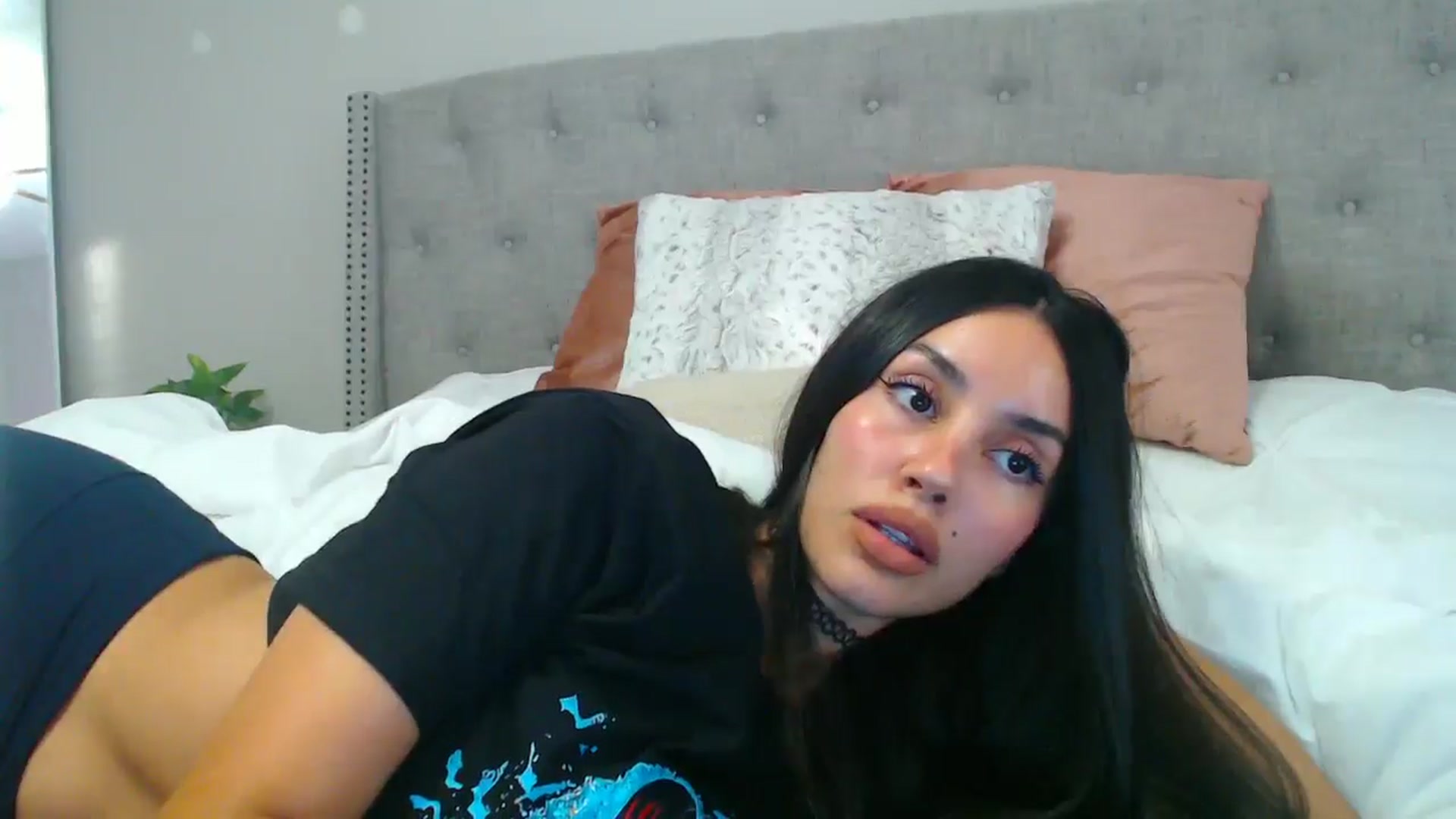 Gallery image thumbnail from SofiDiamond_'s myfreecams stream on, 06/18/2025, 23:49 image 12 of 20