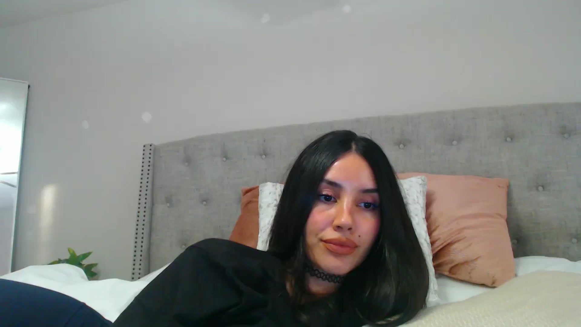 Gallery image thumbnail from SofiDiamond_'s myfreecams stream on, 06/18/2025, 23:49 image 16 of 20