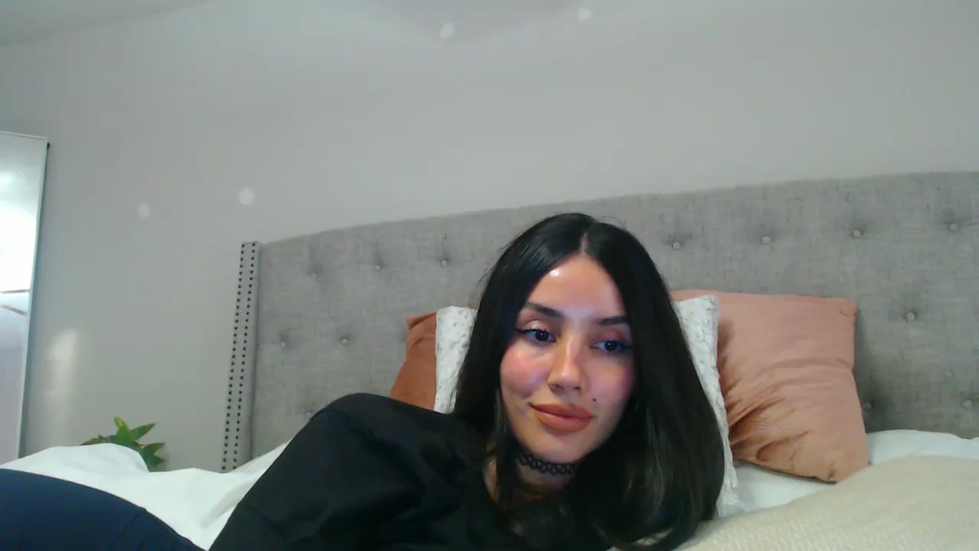 Gallery image thumbnail from SofiDiamond_'s myfreecams stream on, 06/18/2025, 23:49 image 13 of 20
