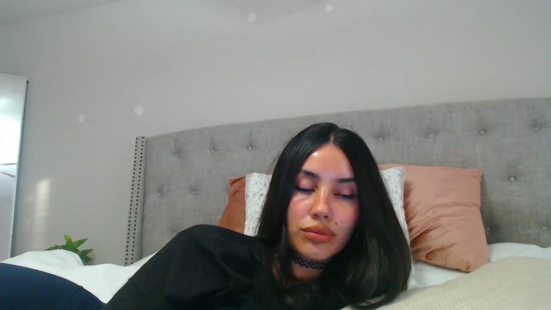 Gallery image thumbnail from SofiDiamond_'s myfreecams stream on, 06/18/2025, 23:49 image 15 of 20