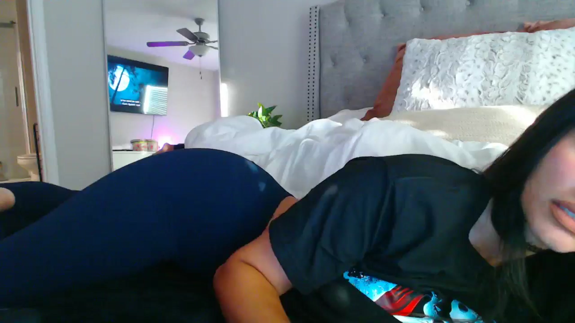 Gallery image thumbnail from SofiDiamond_'s myfreecams stream on, 06/18/2025, 23:49 image 5 of 20