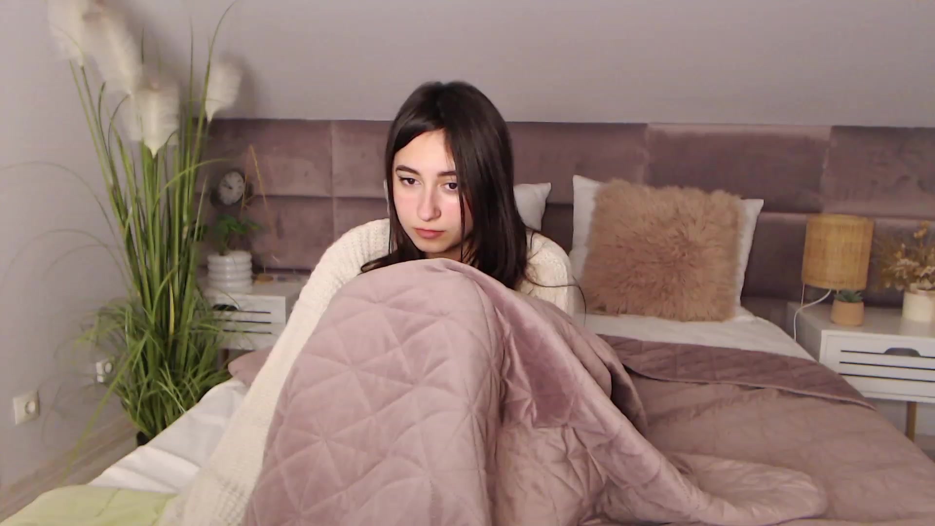 Gallery image thumbnail from SofiGrace's myfreecams stream on, 11/24/2022, 01:19 image 19 of 20