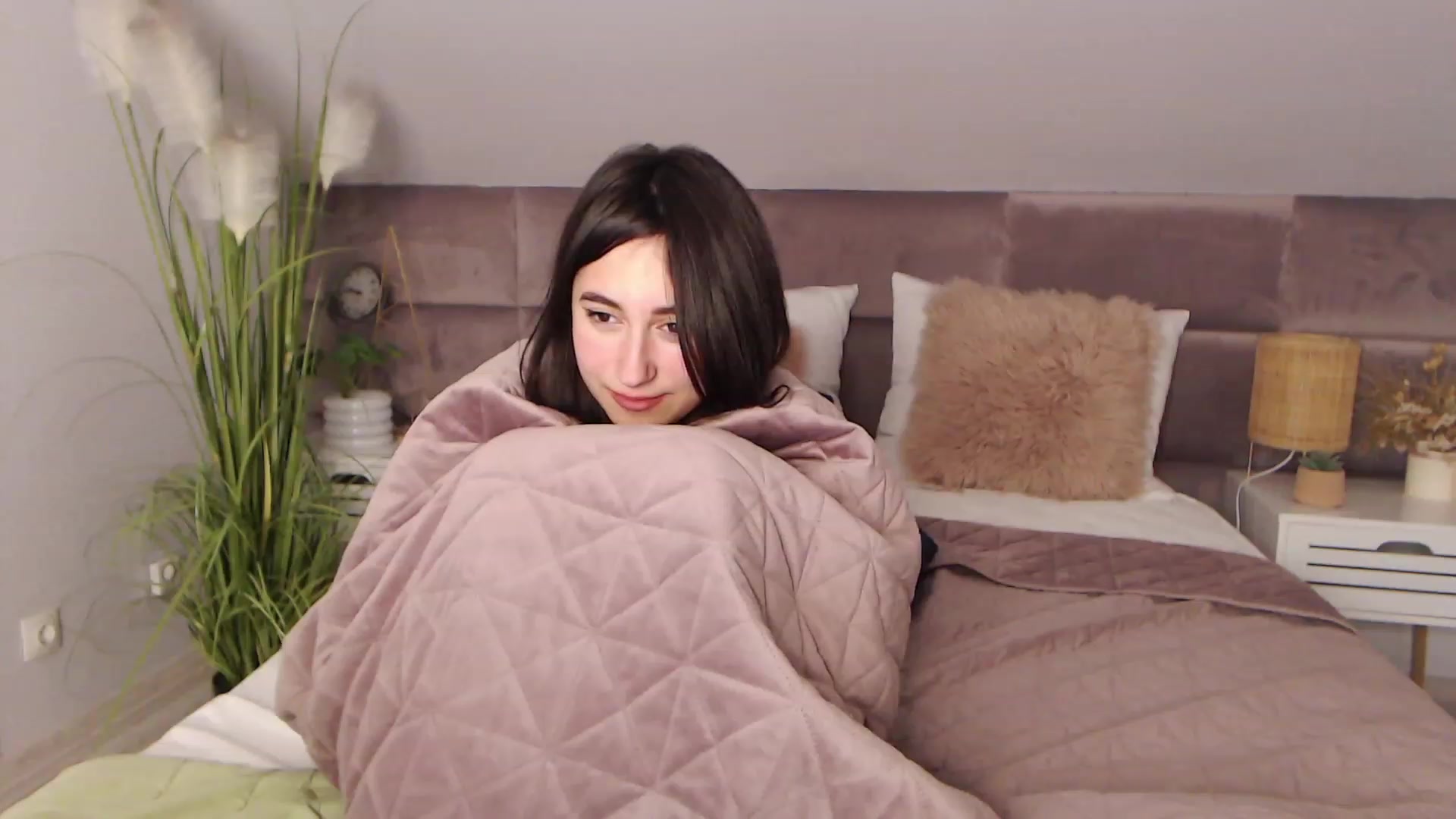 Gallery image thumbnail from SofiGrace's myfreecams stream on, 11/24/2022, 01:19 image 12 of 20