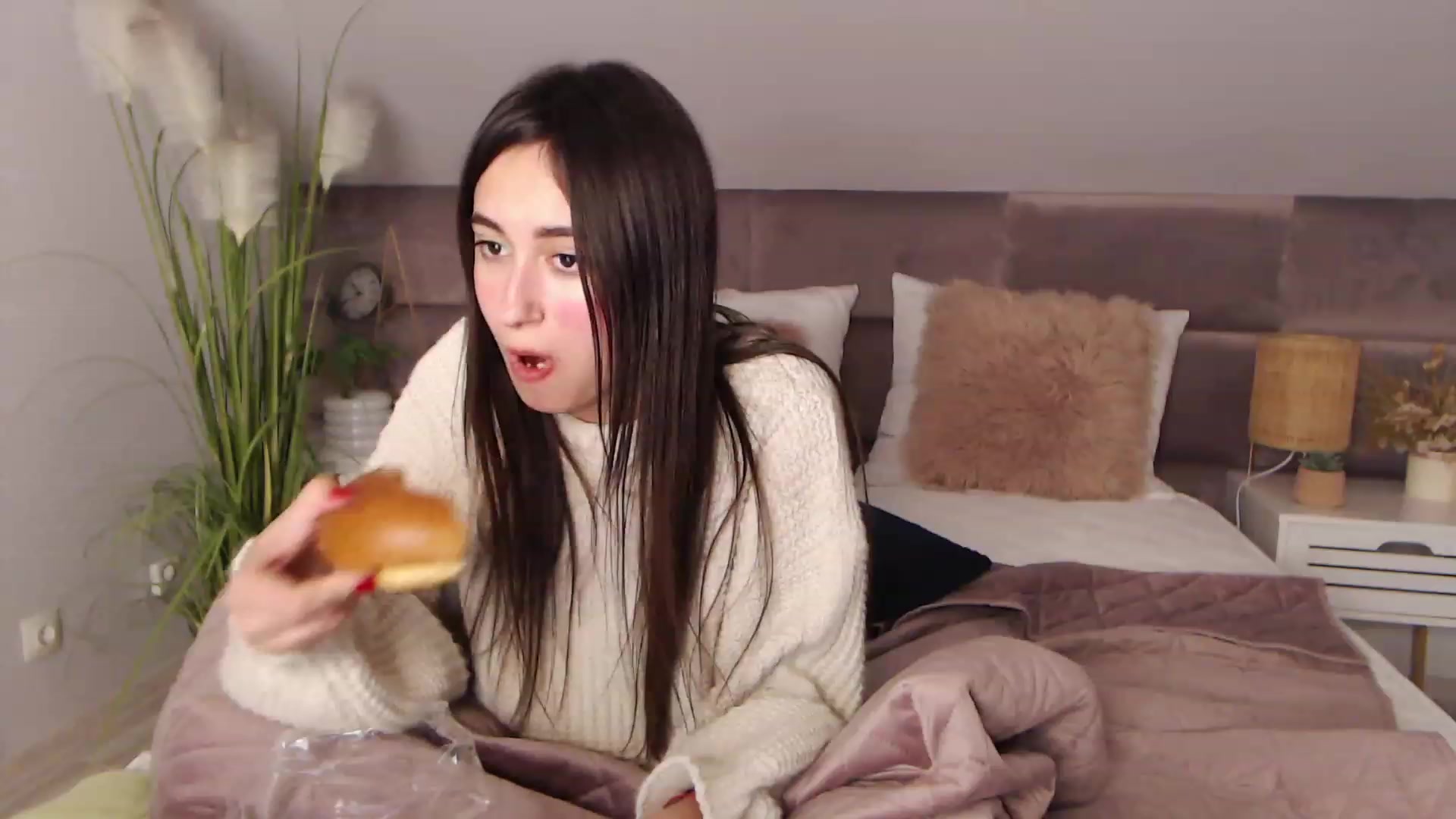 Gallery image thumbnail from SofiGrace's myfreecams stream on, 11/24/2022, 04:57 image 1 of 20