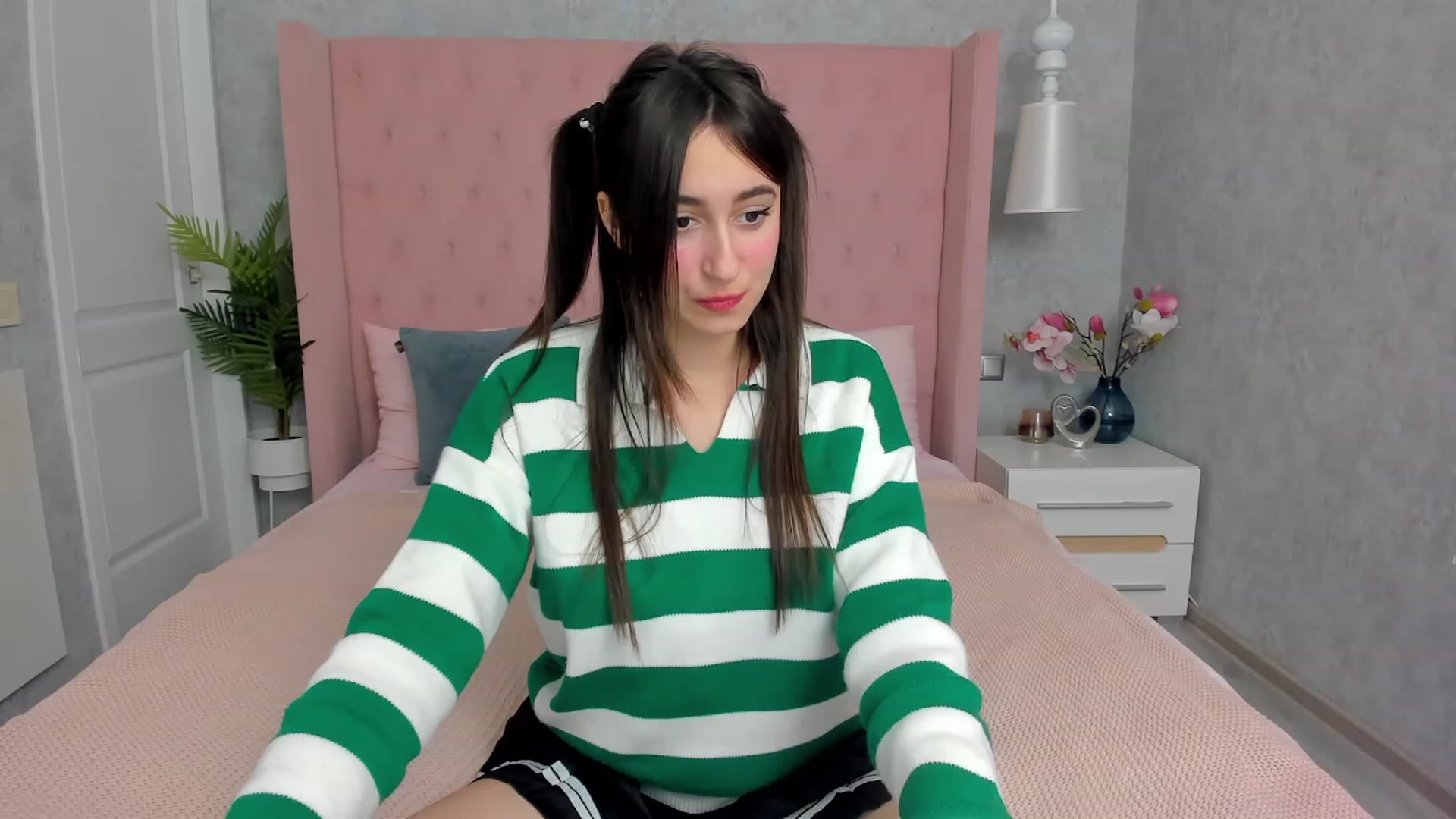 Gallery image thumbnail from SofiGrace's myfreecams stream on, 11/30/2022, 21:49 image 20 of 20