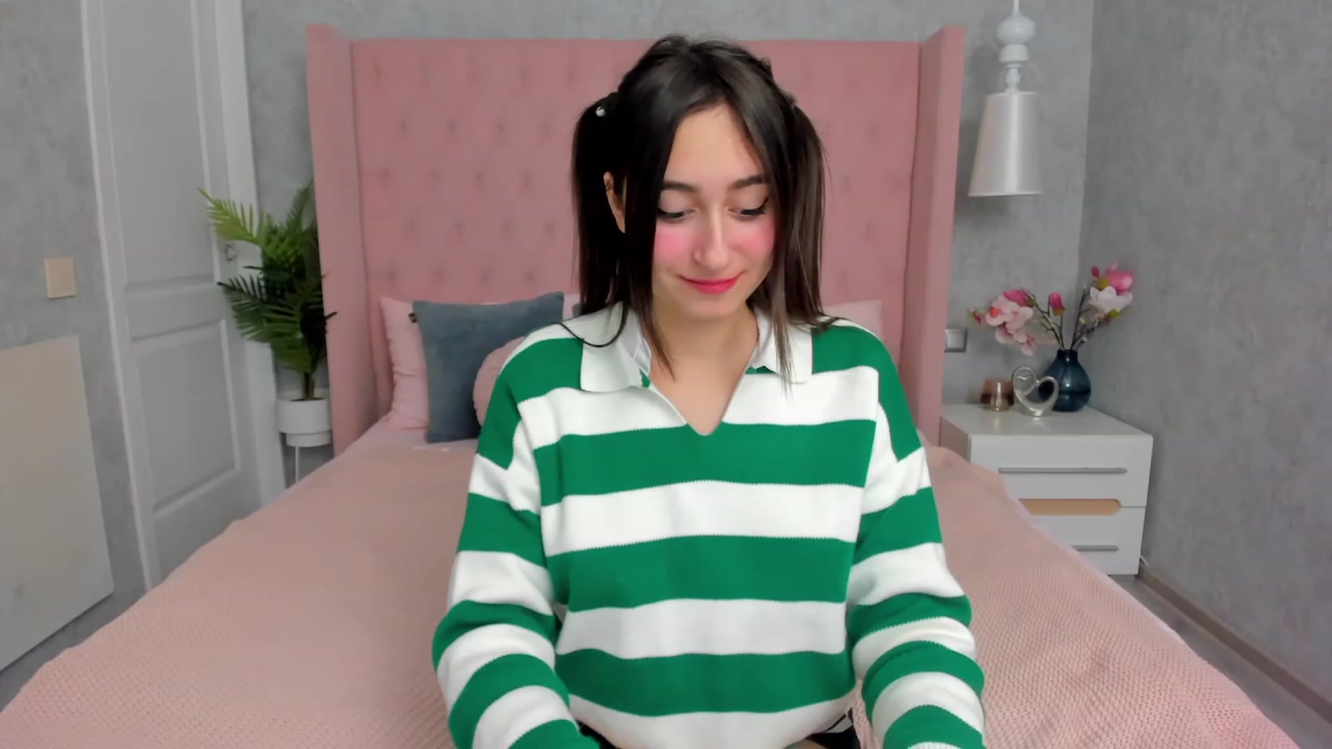Gallery image thumbnail from SofiGrace's myfreecams stream on, 11/30/2022, 21:49 image 9 of 20