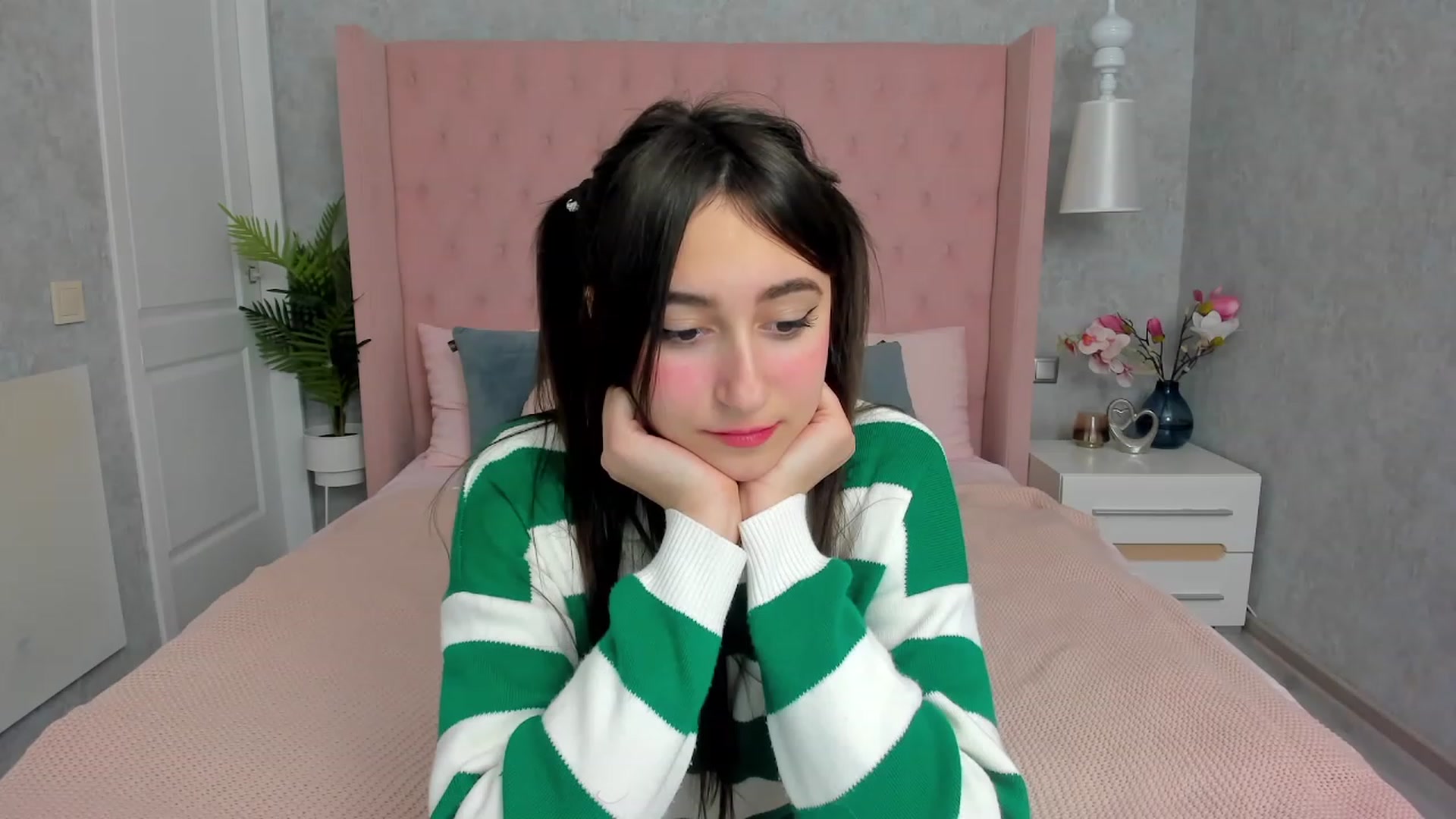 Gallery image thumbnail from SofiGrace's myfreecams stream on, 11/30/2022, 21:49 image 16 of 20
