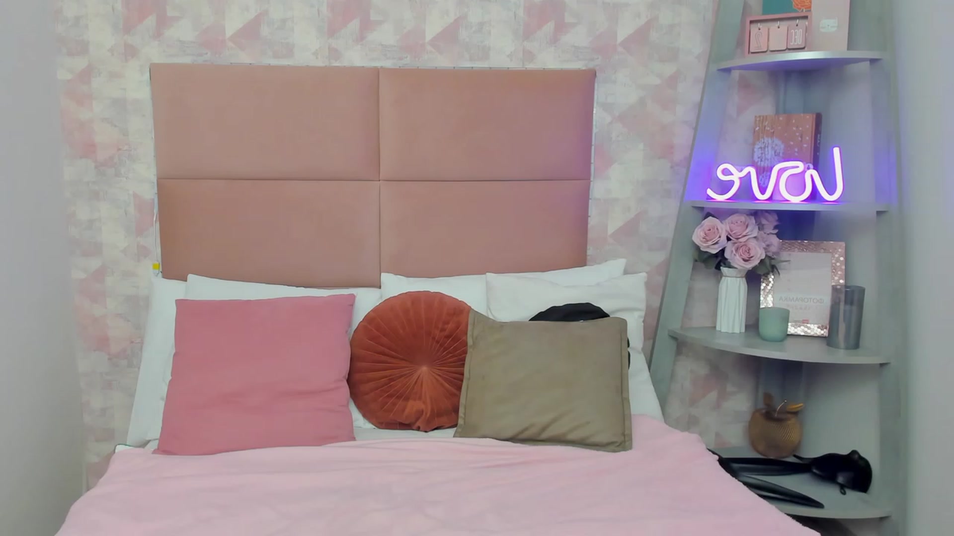 Gallery image thumbnail from SofiGrace's myfreecams stream on, 12/02/2022, 14:37 image 1 of 20