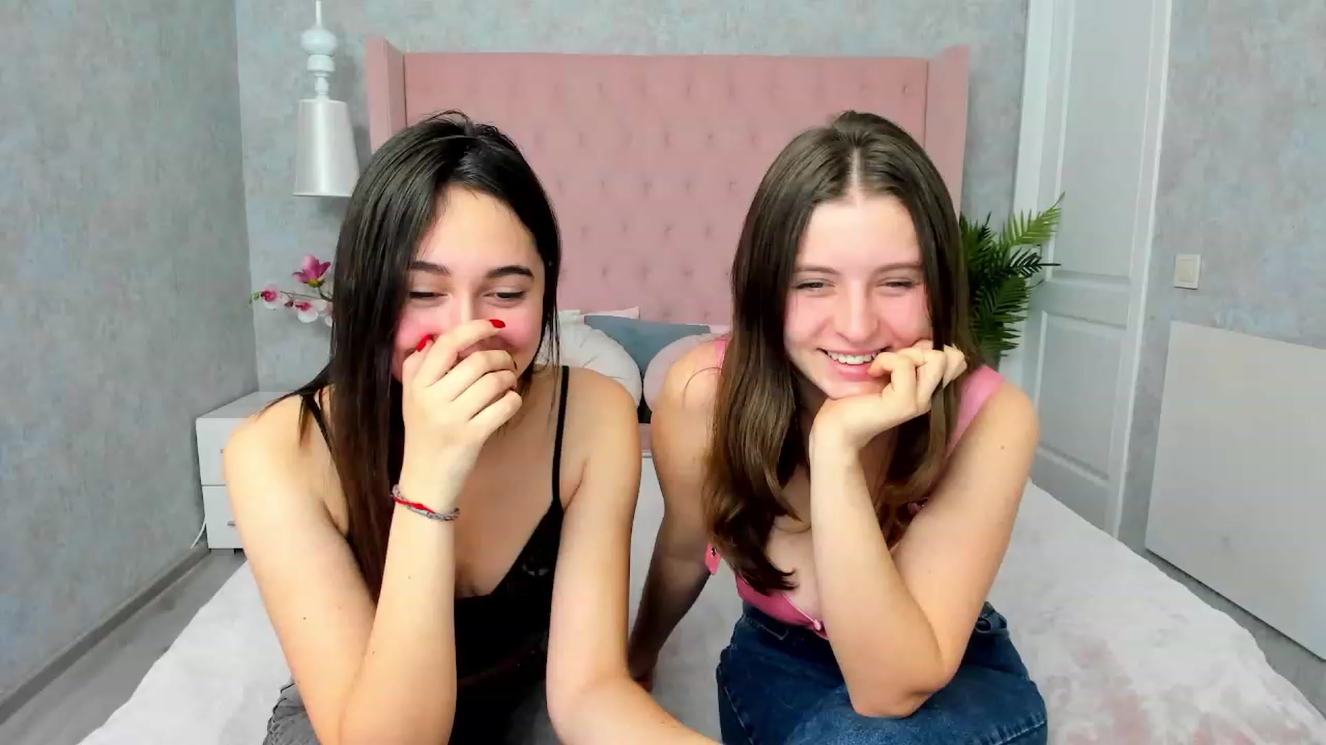 Gallery image thumbnail from SofiGrace's myfreecams stream on, 12/10/2022, 18:00 image 6 of 20