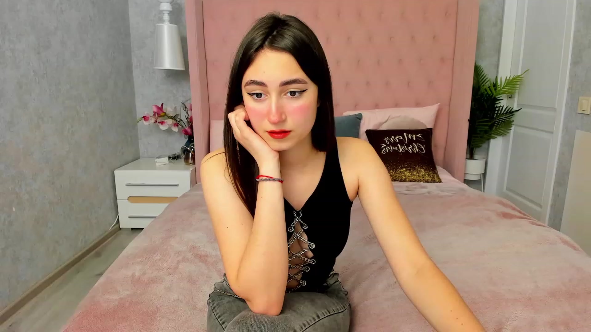 Gallery image thumbnail from SofiGrace's myfreecams stream on, 12/12/2022, 20:57 image 3 of 20
