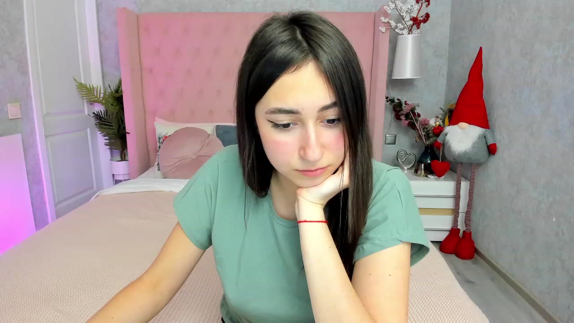 Gallery image thumbnail from SofiGrace's myfreecams stream on, 12/23/2022, 22:16 image 16 of 20