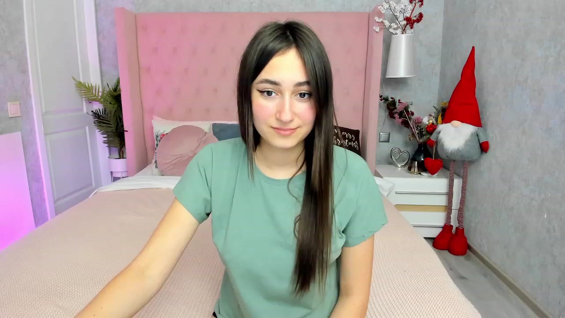 Gallery image thumbnail from SofiGrace's myfreecams stream on, 12/23/2022, 22:16 image 9 of 20