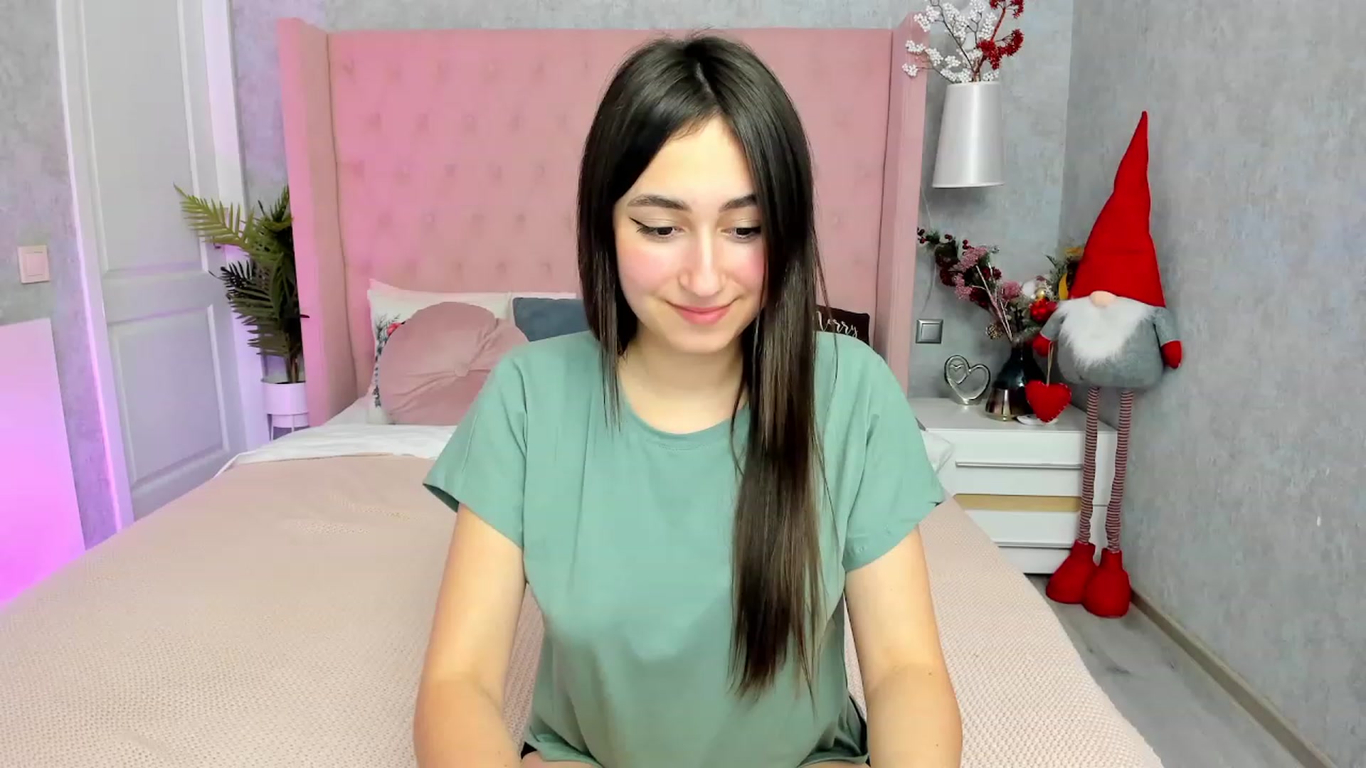 Gallery image thumbnail from SofiGrace's myfreecams stream on, 12/23/2022, 22:16 image 4 of 20