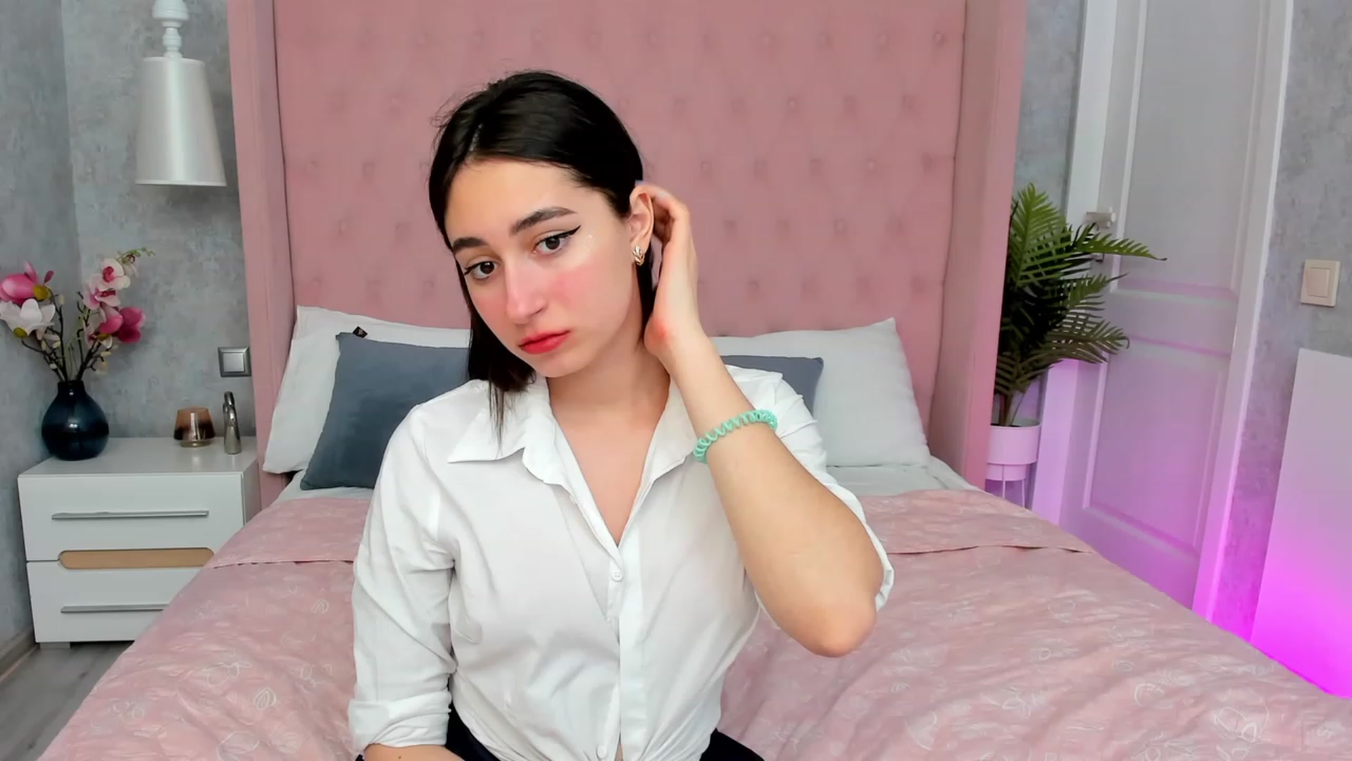 Gallery image thumbnail from SofiGrace's myfreecams stream on, 03/09/2023, 02:12 image 7 of 20