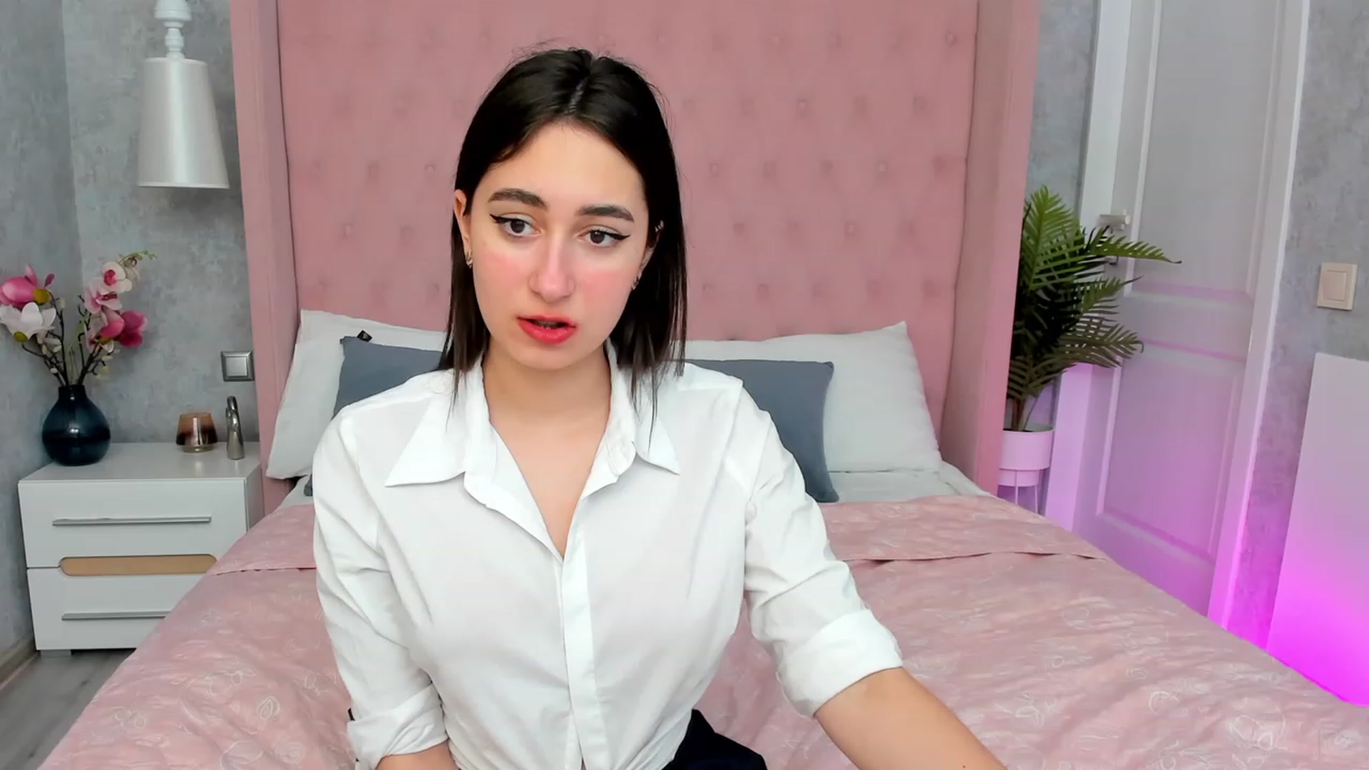 Gallery image thumbnail from SofiGrace's myfreecams stream on, 03/09/2023, 02:12 image 6 of 20