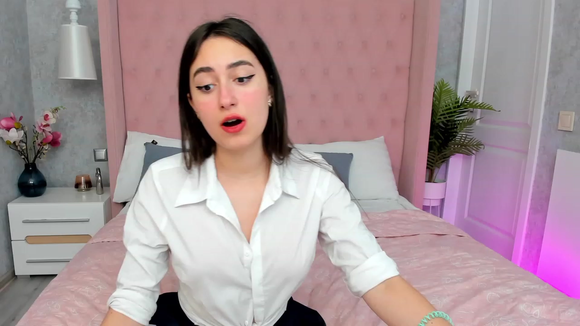 Gallery image thumbnail from SofiGrace's myfreecams stream on, 03/09/2023, 02:12 image 10 of 20