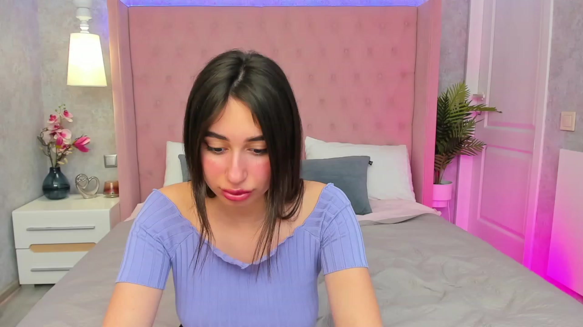 Gallery image thumbnail from SofiGrace's myfreecams stream on, 04/08/2023, 24:54 image 17 of 20